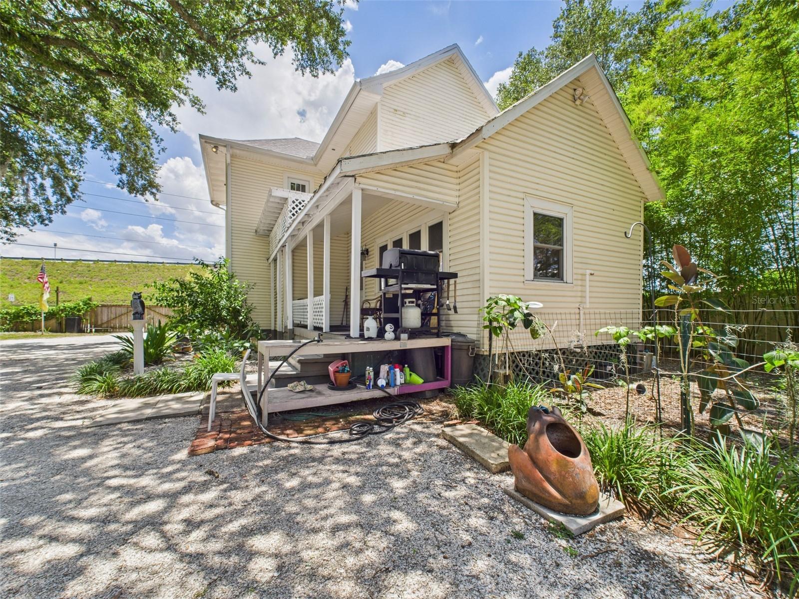 Image 90 of 95 For 2418 1st Street