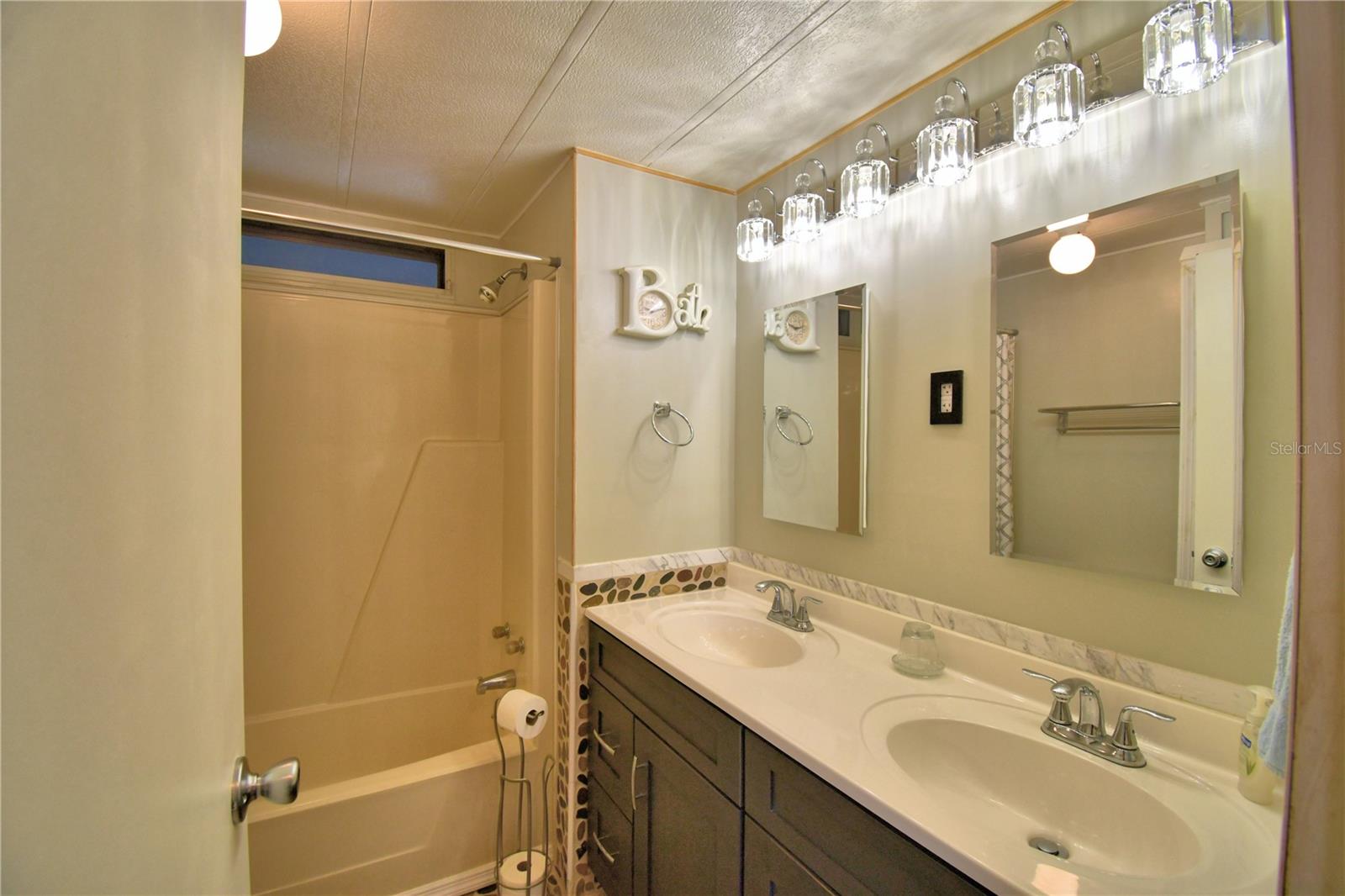 Image 19 of 64 For 4090 Rolling Oaks Drive