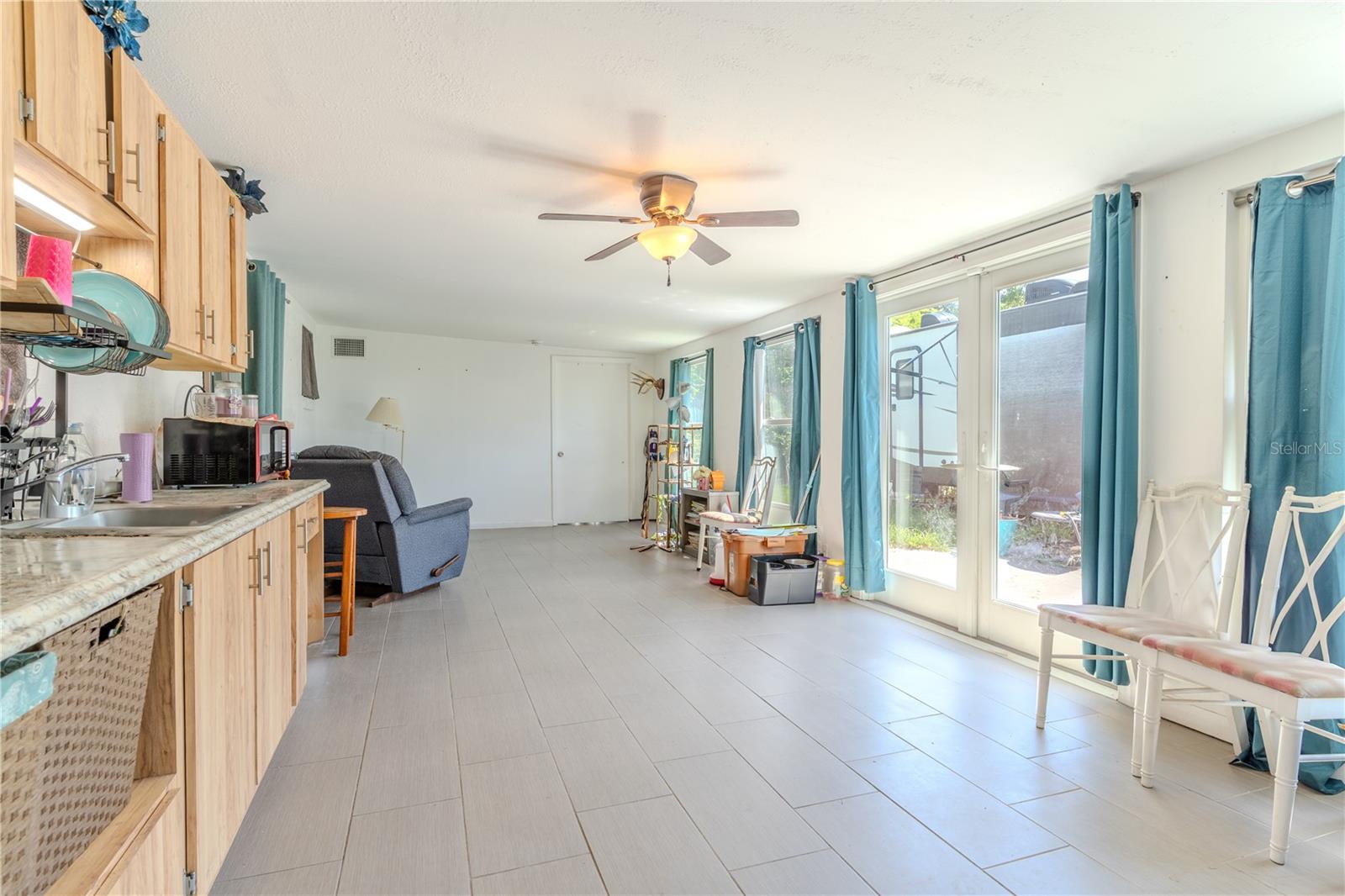 Image 3 of 29 For 1045 Pin Oak Street