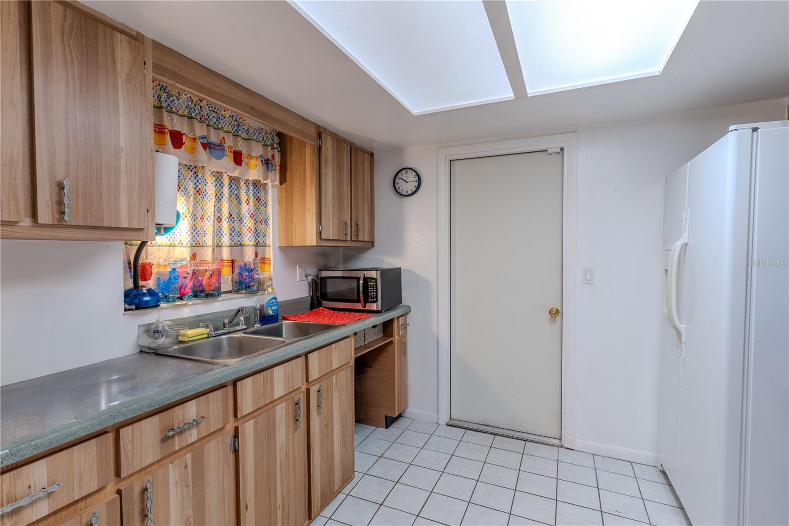 Image 9 of 29 For 1045 Pin Oak Street
