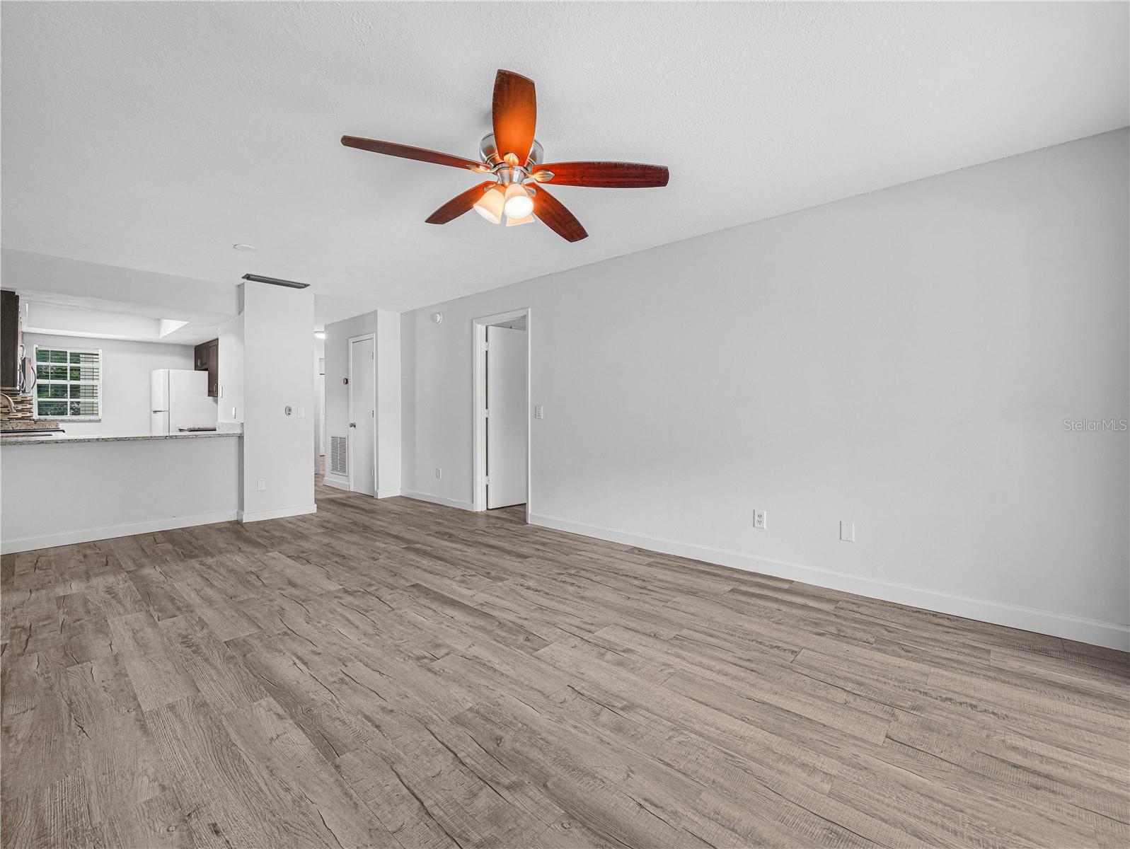 Image 11 of 27 For 3811 Oak Drive E62