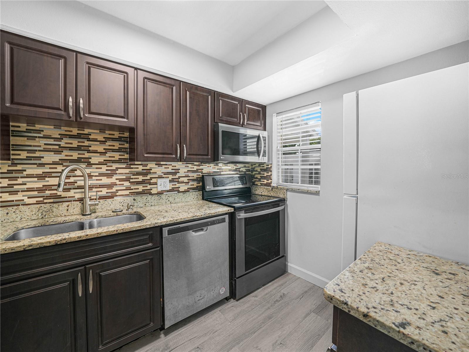 Image 13 of 27 For 3811 Oak Drive E62