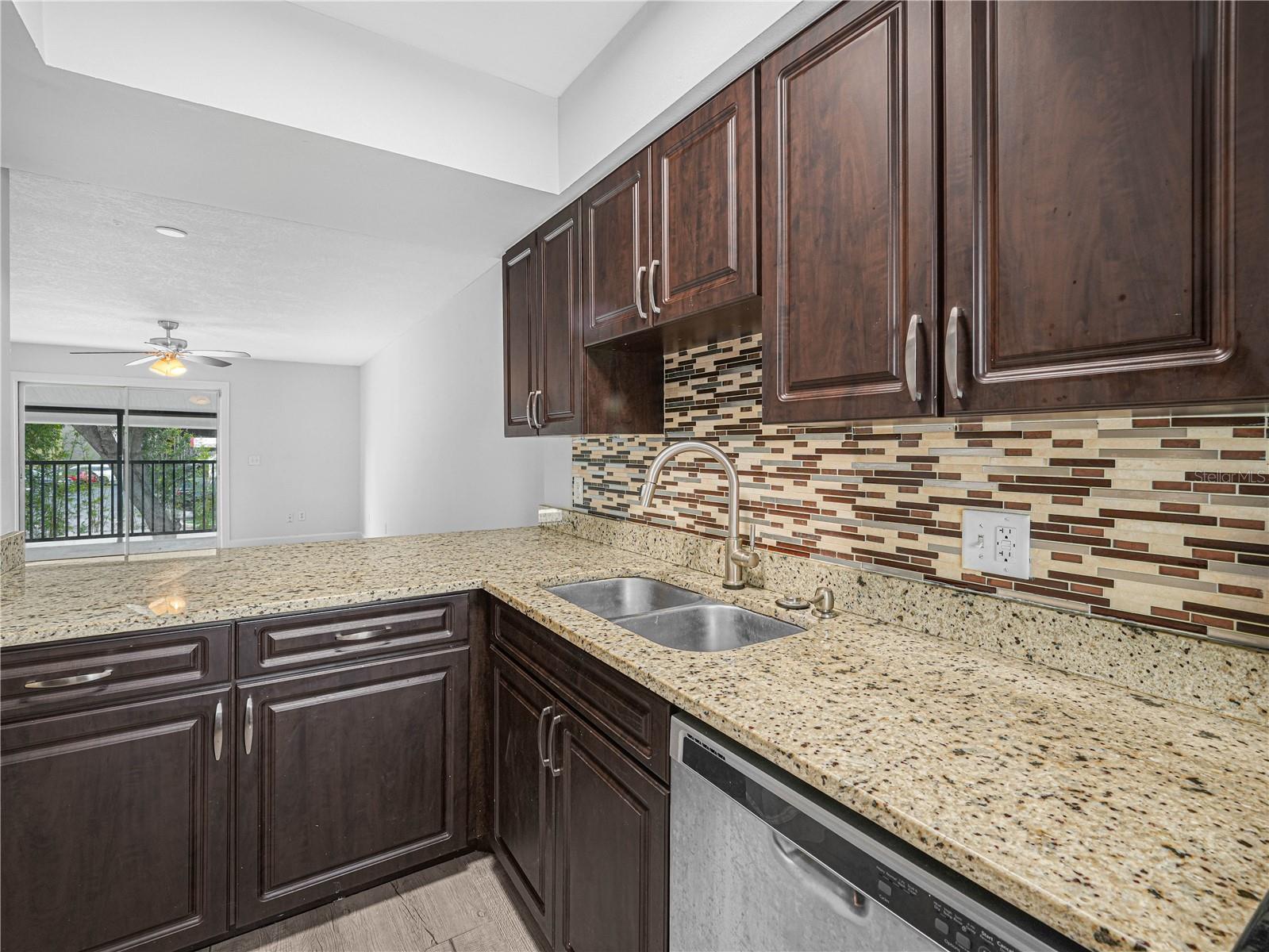 Image 14 of 27 For 3811 Oak Drive E62