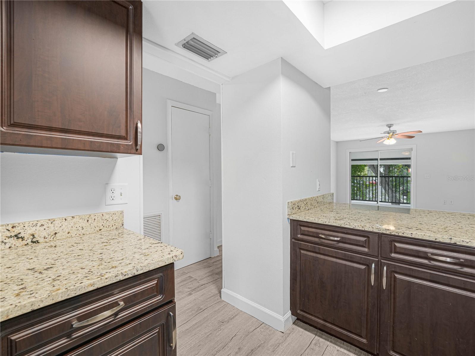 Image 15 of 27 For 3811 Oak Drive E62