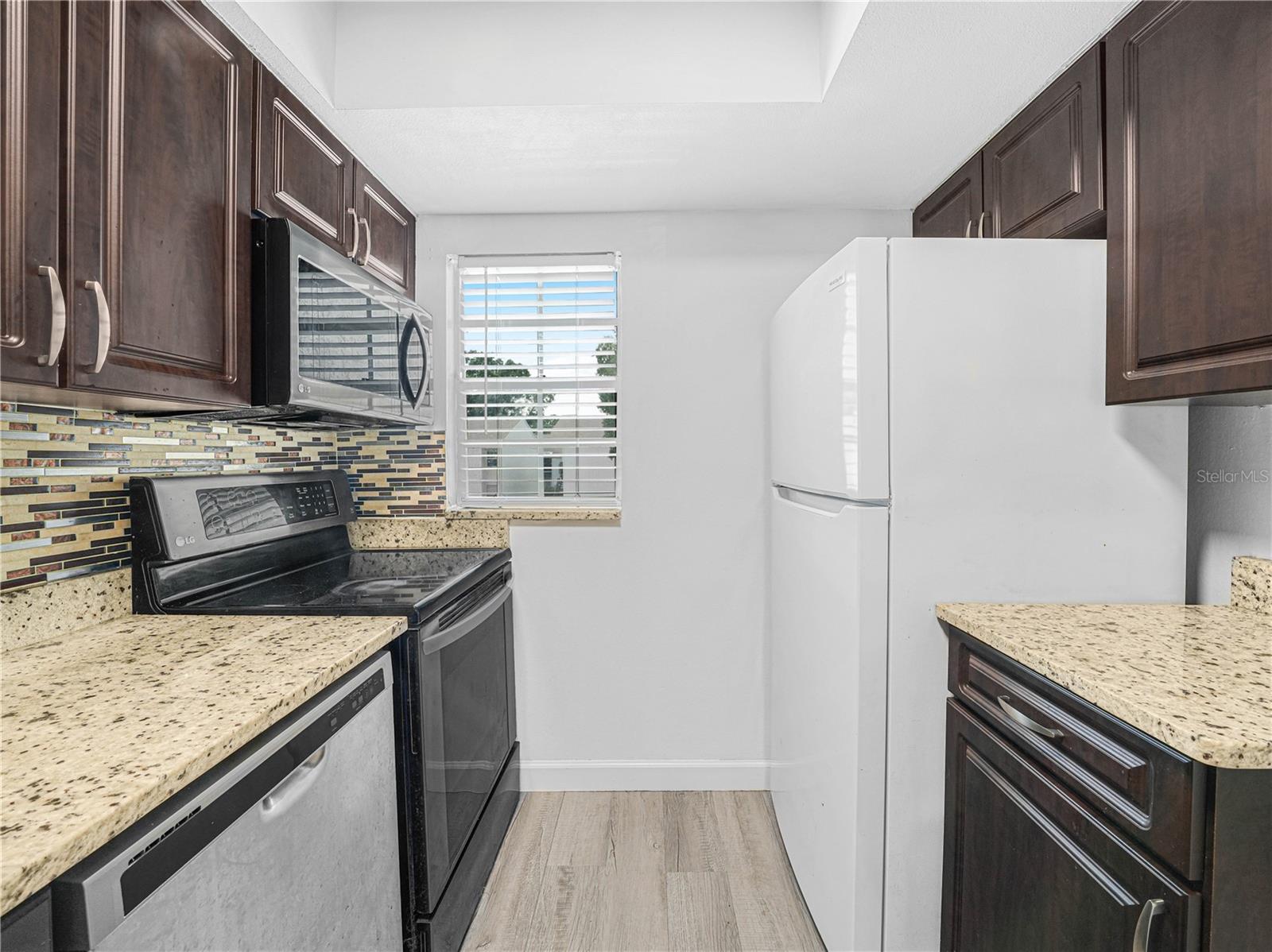 Image 16 of 27 For 3811 Oak Drive E62