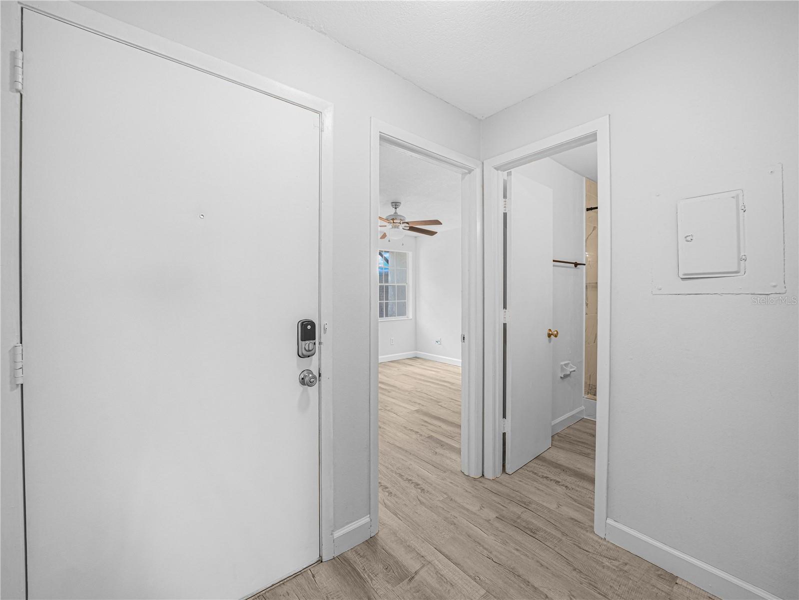 Image 17 of 27 For 3811 Oak Drive E62