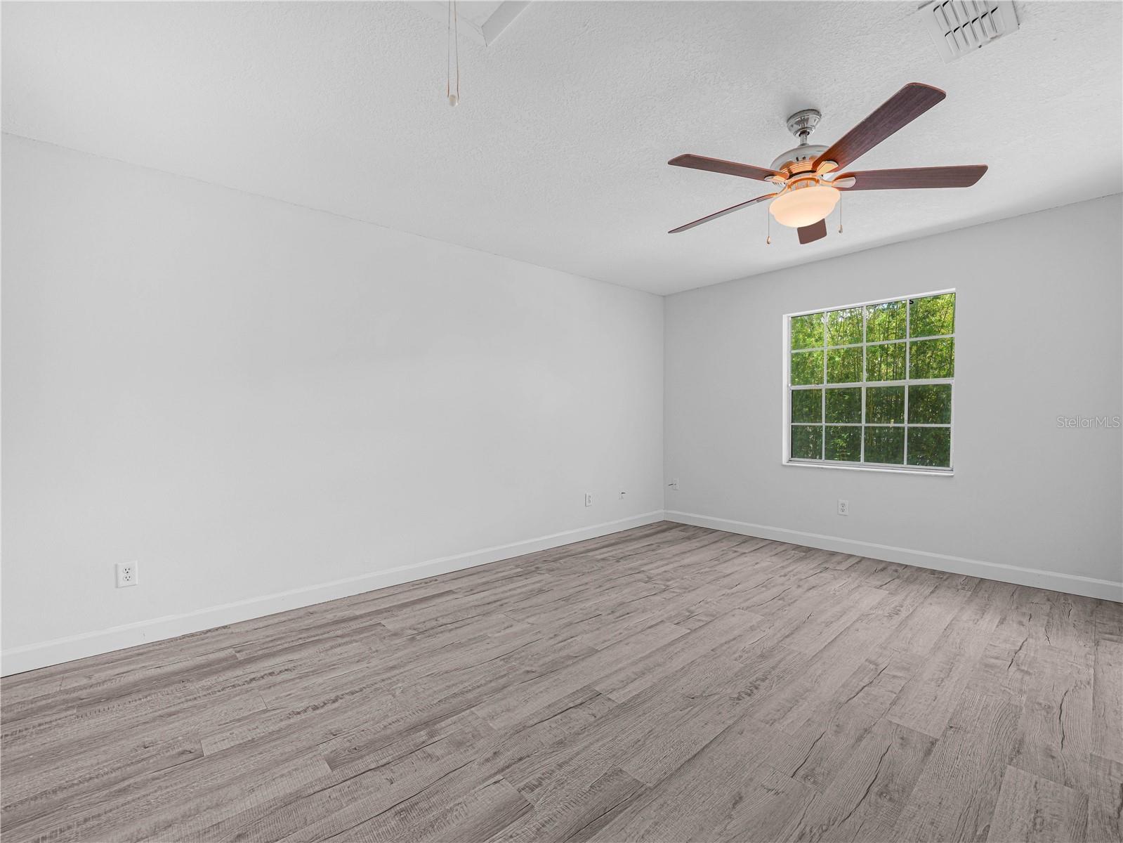 Image 6 of 27 For 3811 Oak Drive E62