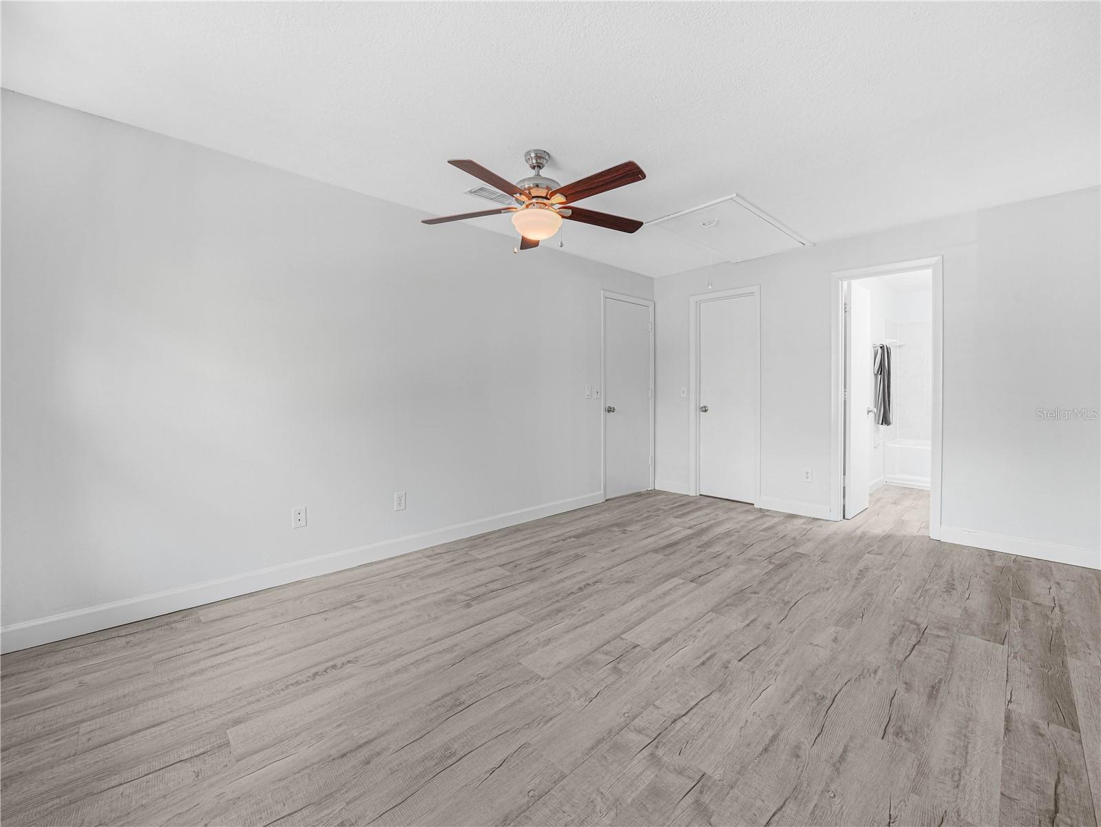 Image 7 of 27 For 3811 Oak Drive E62
