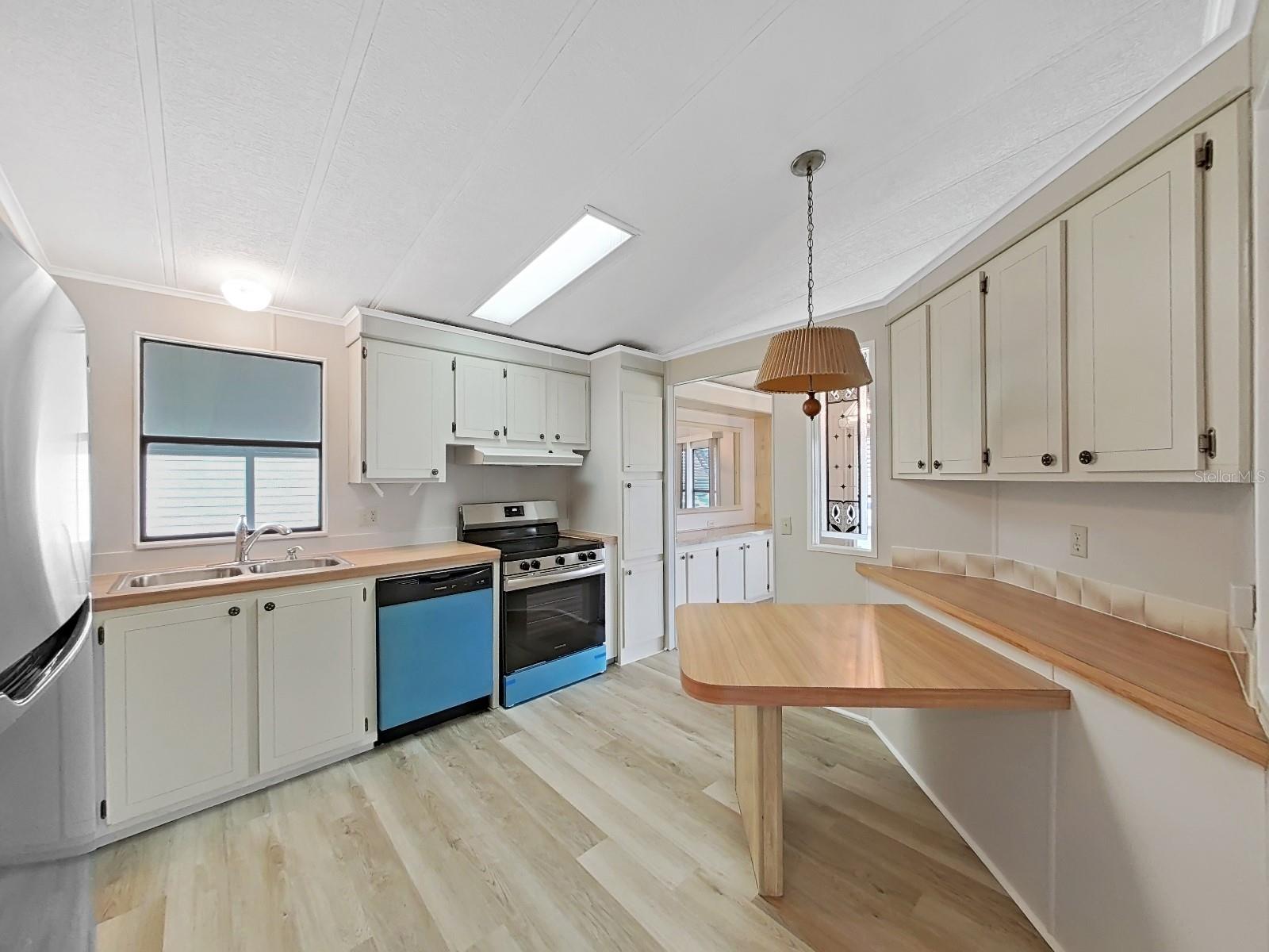 Image 12 of 49 For 1548 Longbow Dr