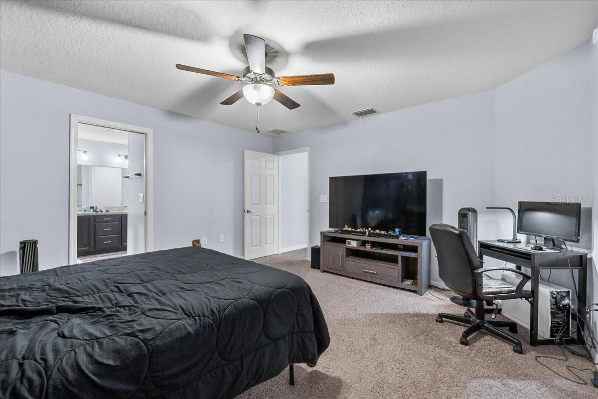 Image 18 of 37 For 910 Blue Tide Lane