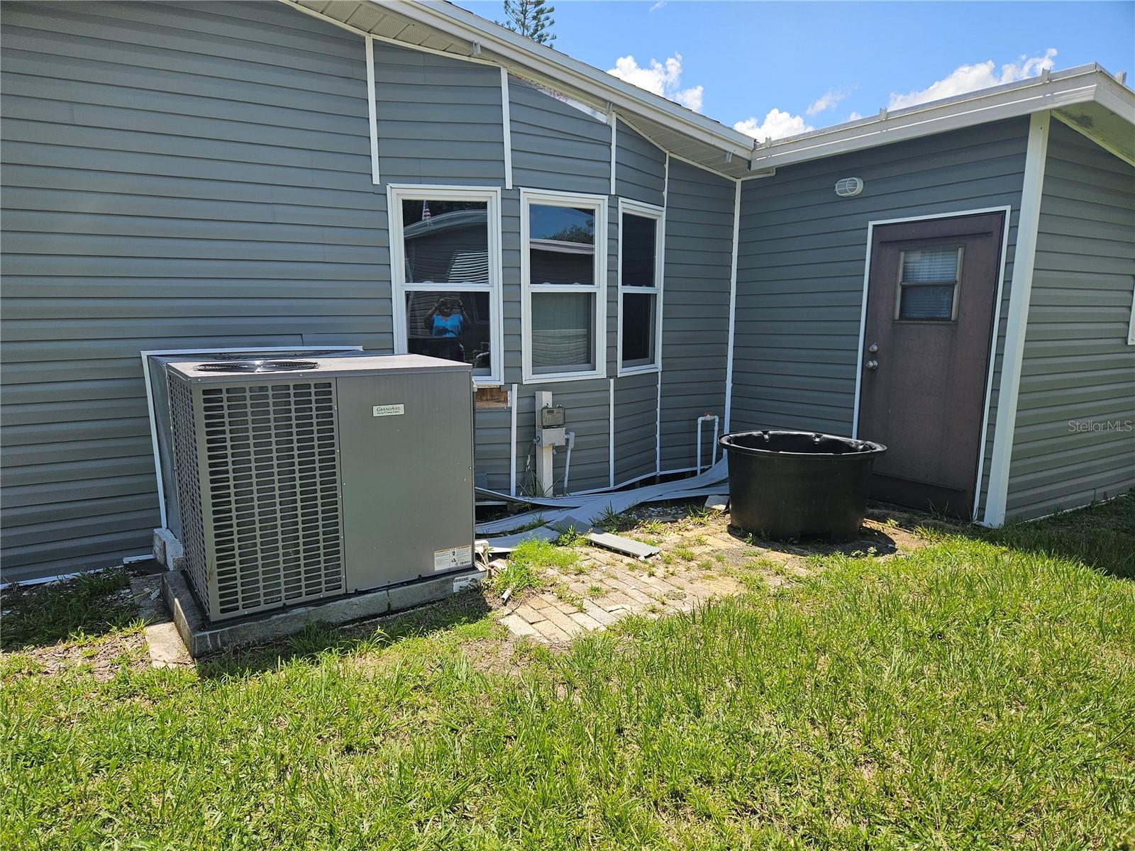 Image 9 of 9 For 6685 Briarhill Dr Ne