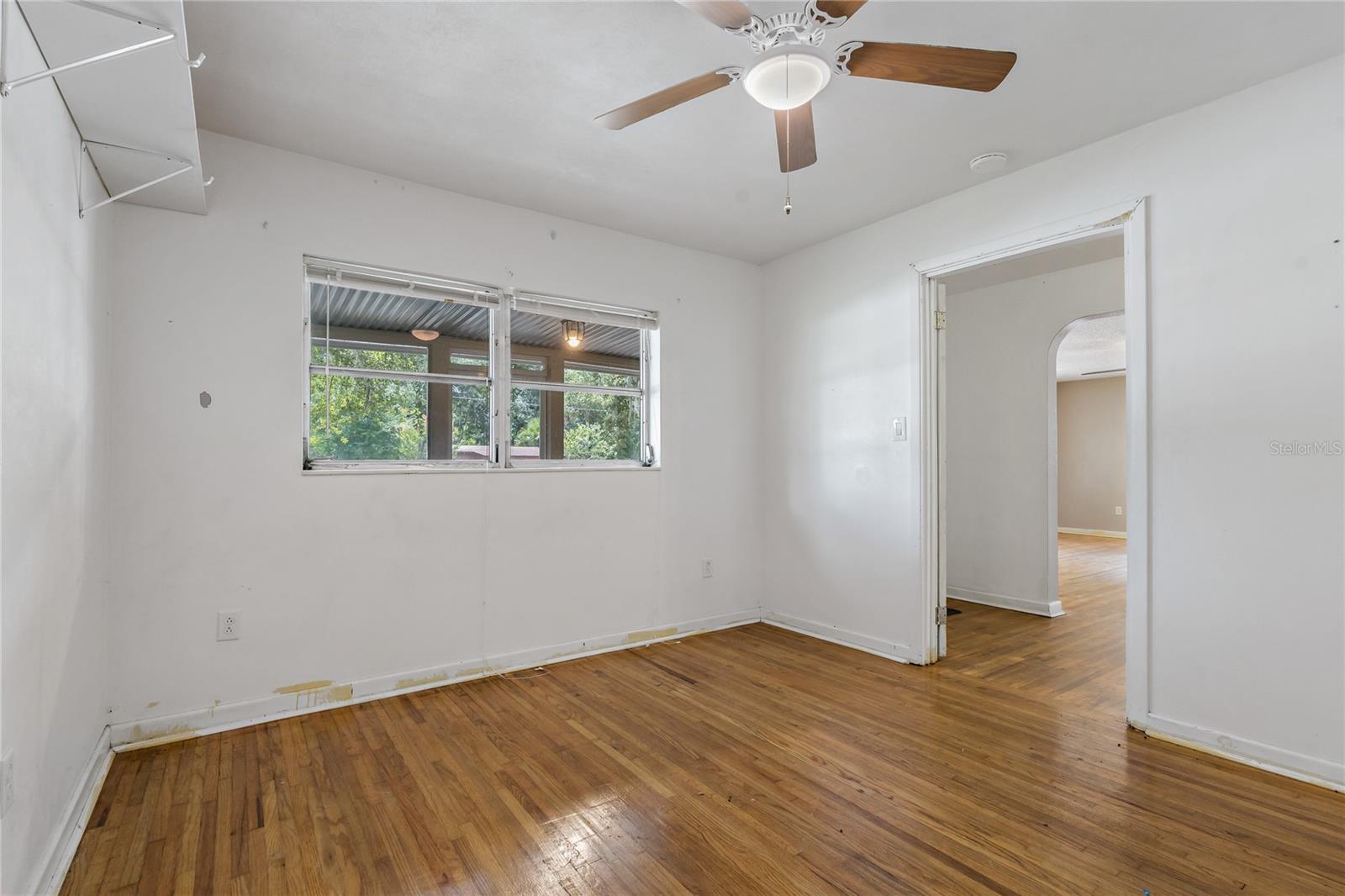 Image 11 of 45 For 208 Lake Dale Dr