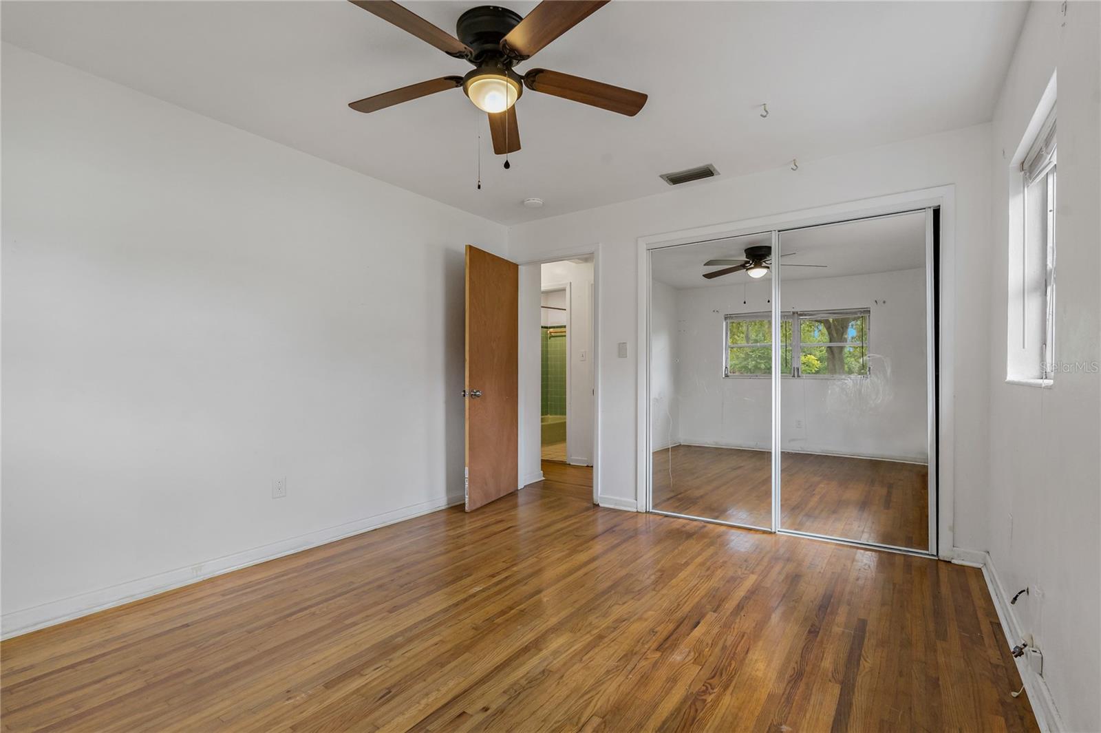 Image 13 of 45 For 208 Lake Dale Dr