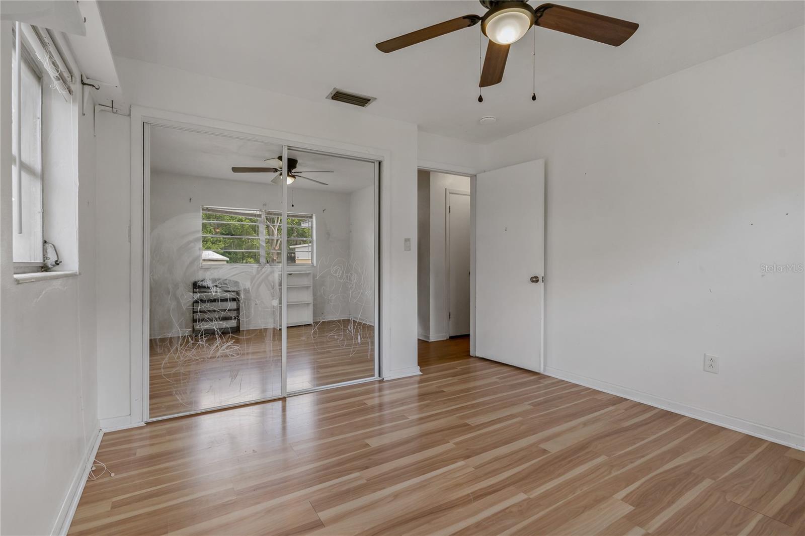 Image 14 of 45 For 208 Lake Dale Dr