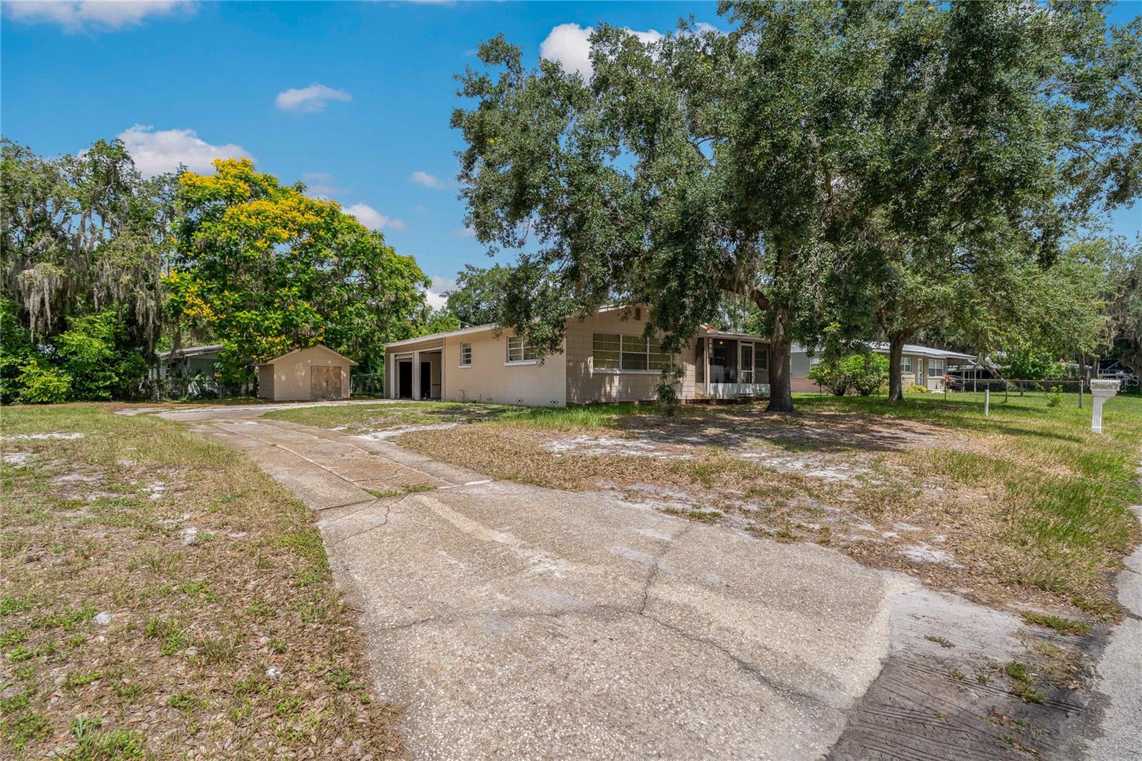 Image 22 of 45 For 208 Lake Dale Dr