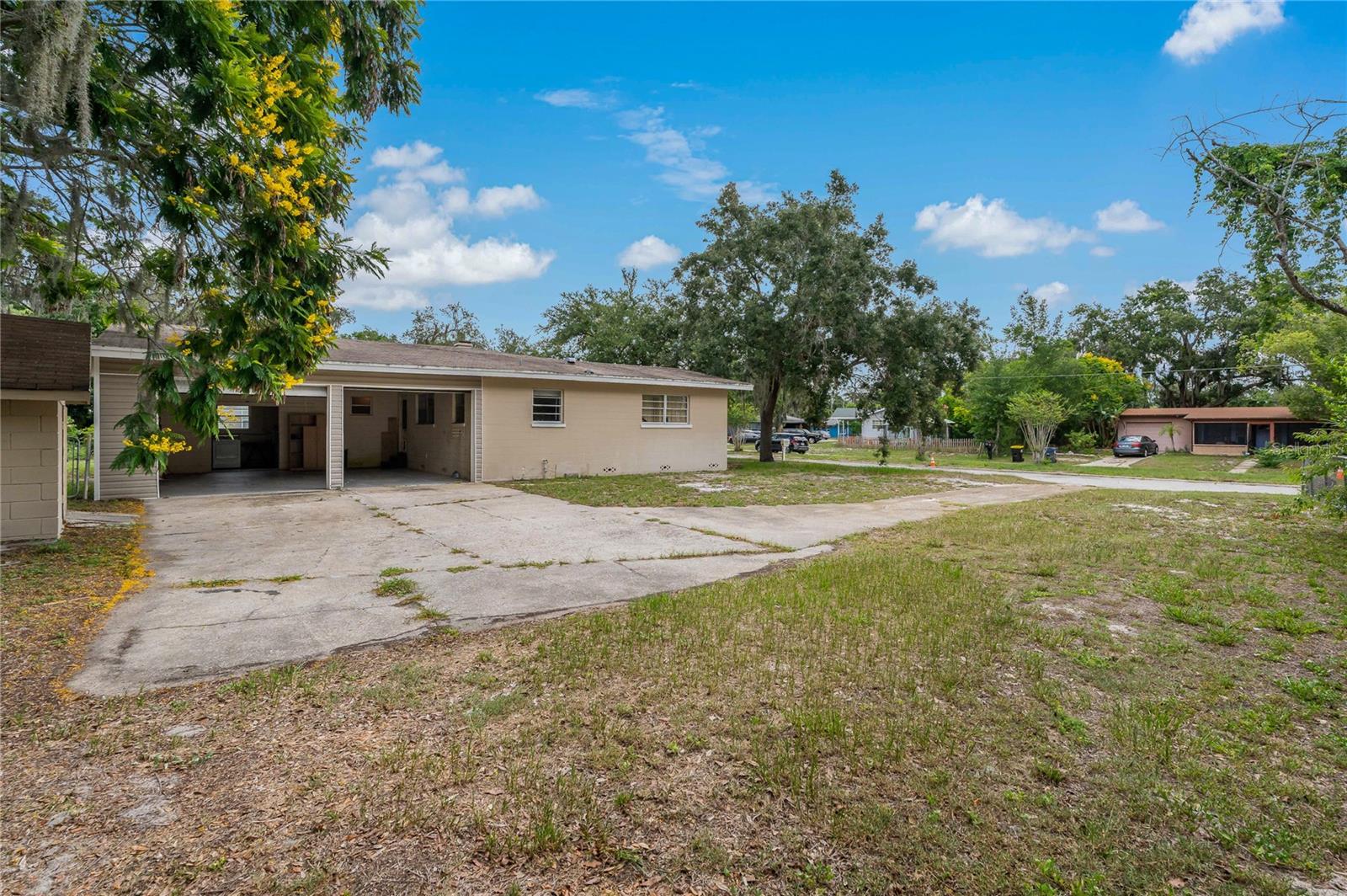 Image 23 of 45 For 208 Lake Dale Dr
