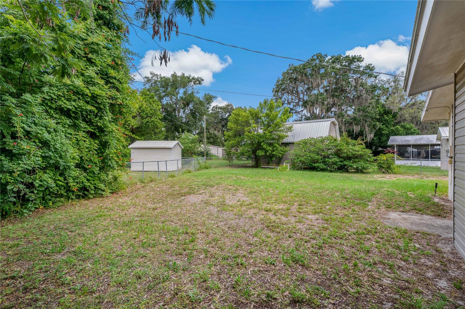 Image 29 of 45 For 208 Lake Dale Dr