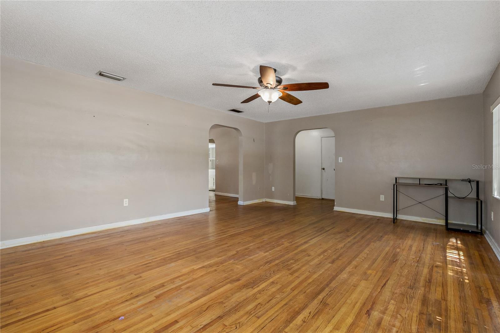 Image 3 of 45 For 208 Lake Dale Dr