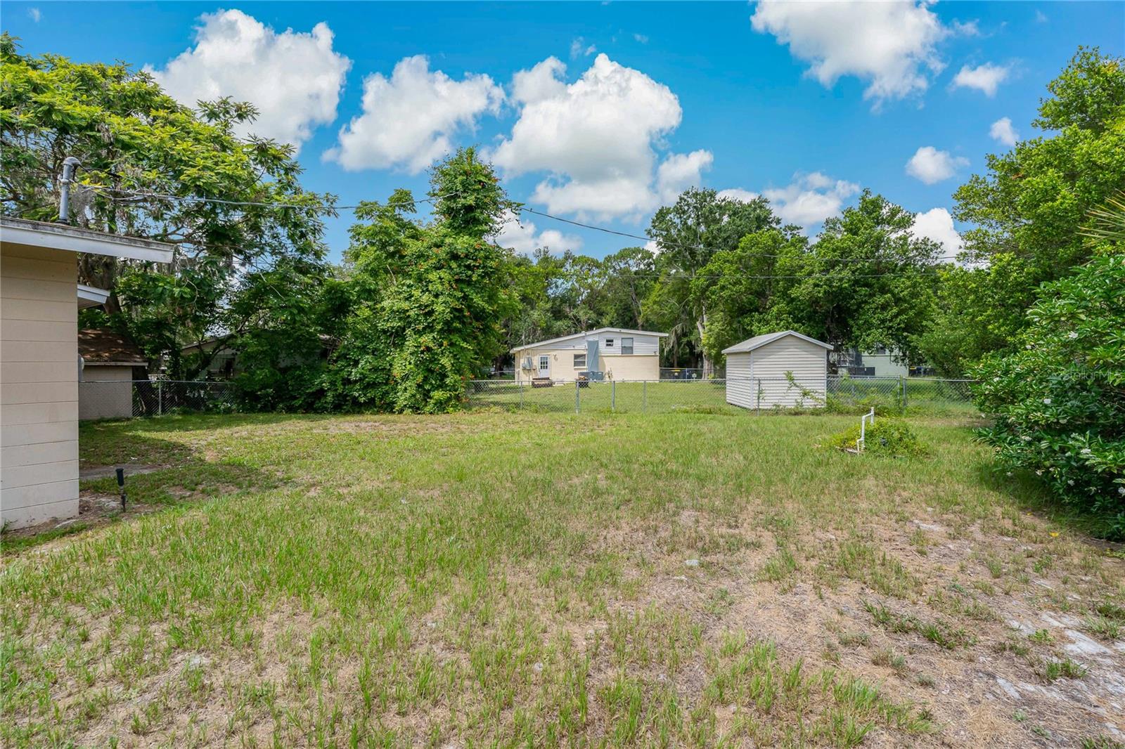 Image 30 of 45 For 208 Lake Dale Dr