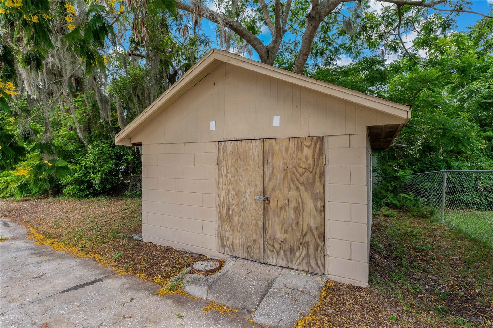 Image 31 of 45 For 208 Lake Dale Dr