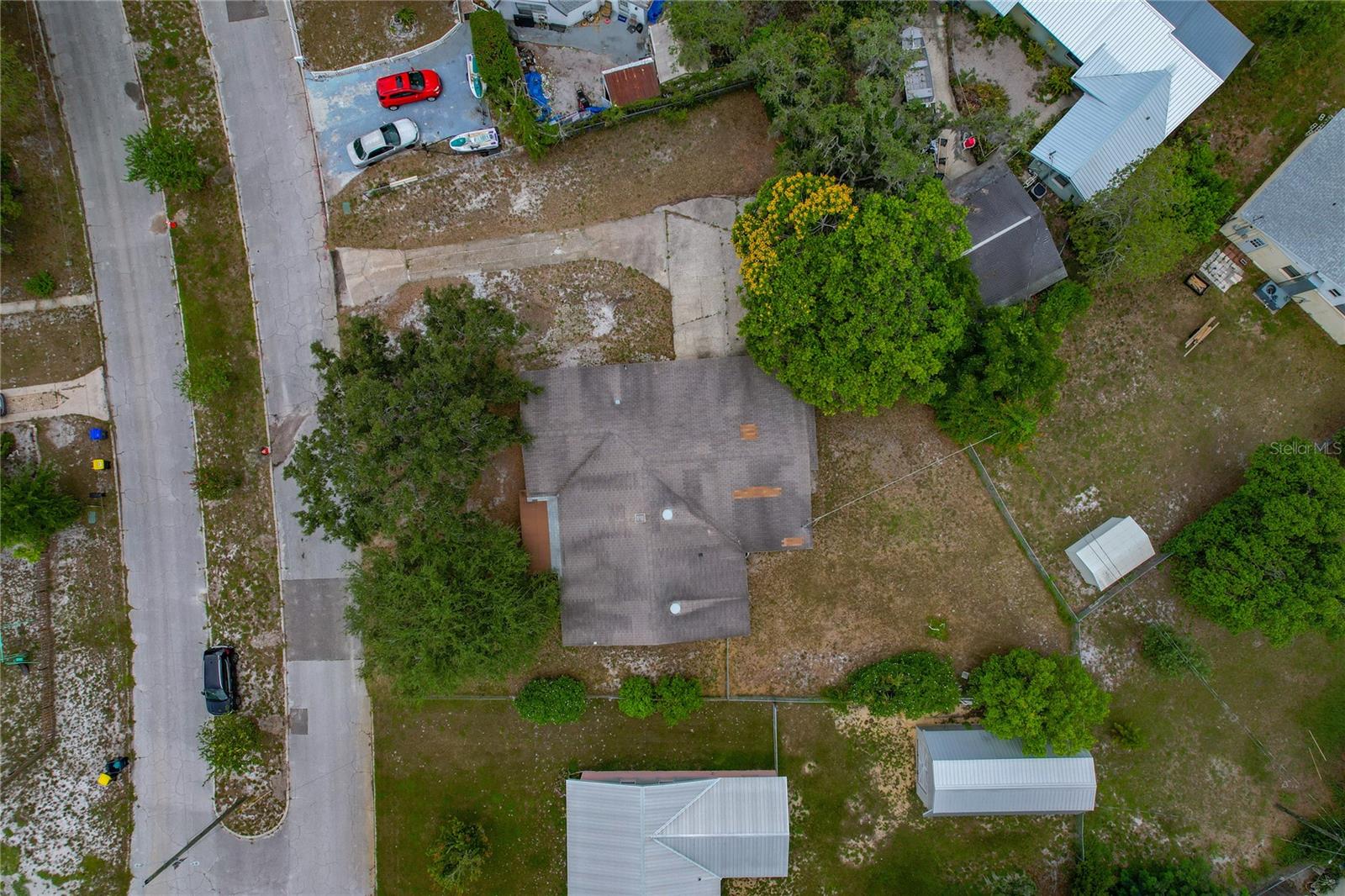 Image 33 of 45 For 208 Lake Dale Dr