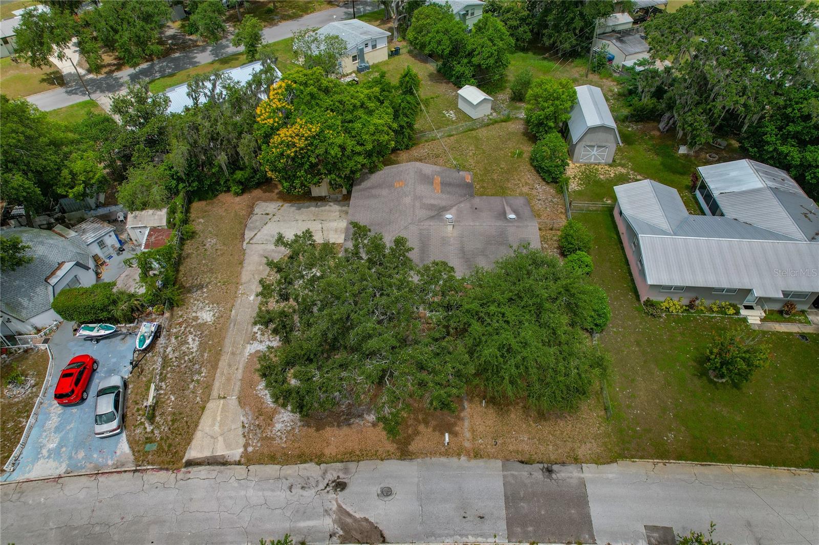 Image 37 of 45 For 208 Lake Dale Dr