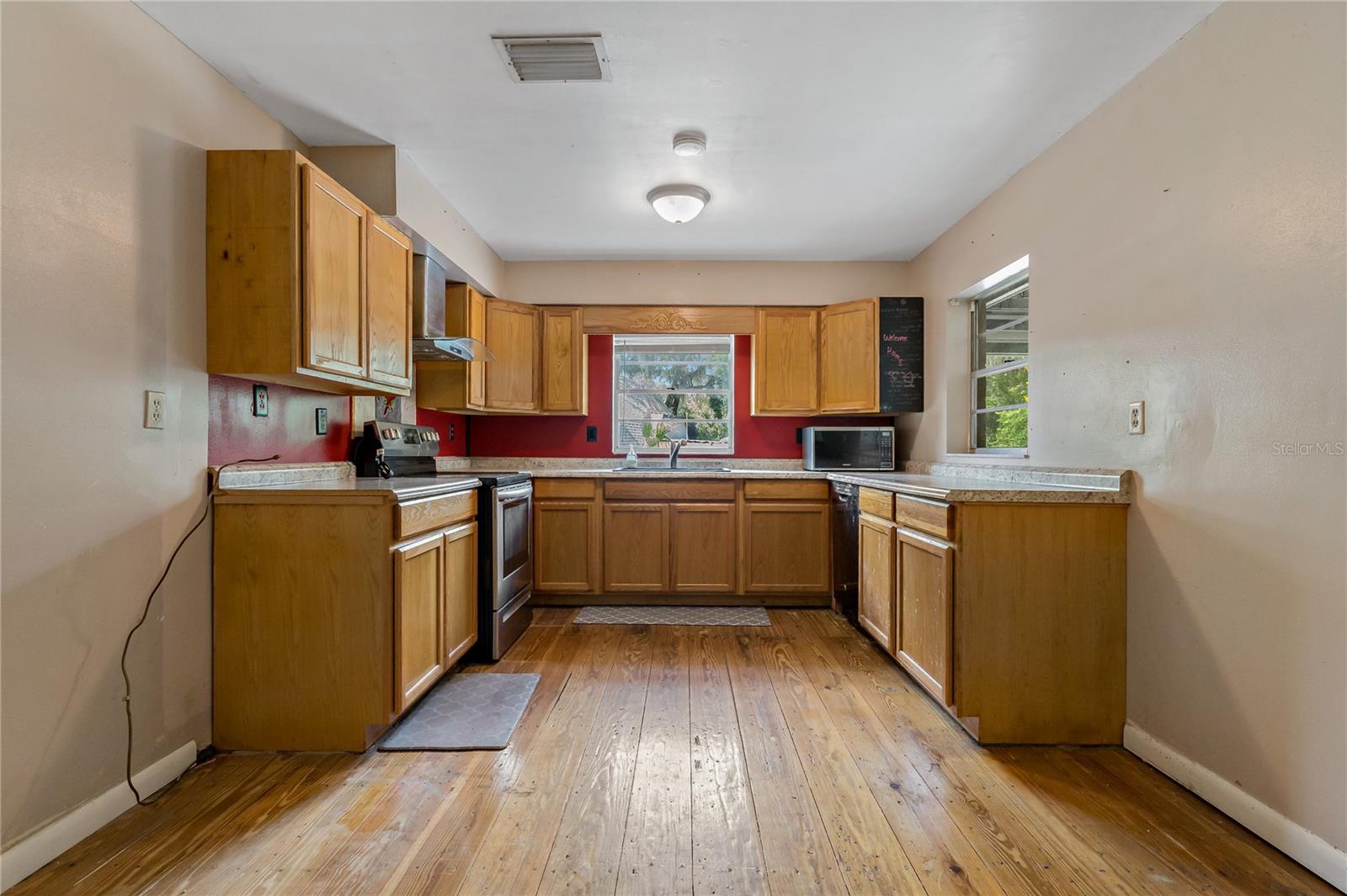 Image 5 of 45 For 208 Lake Dale Dr