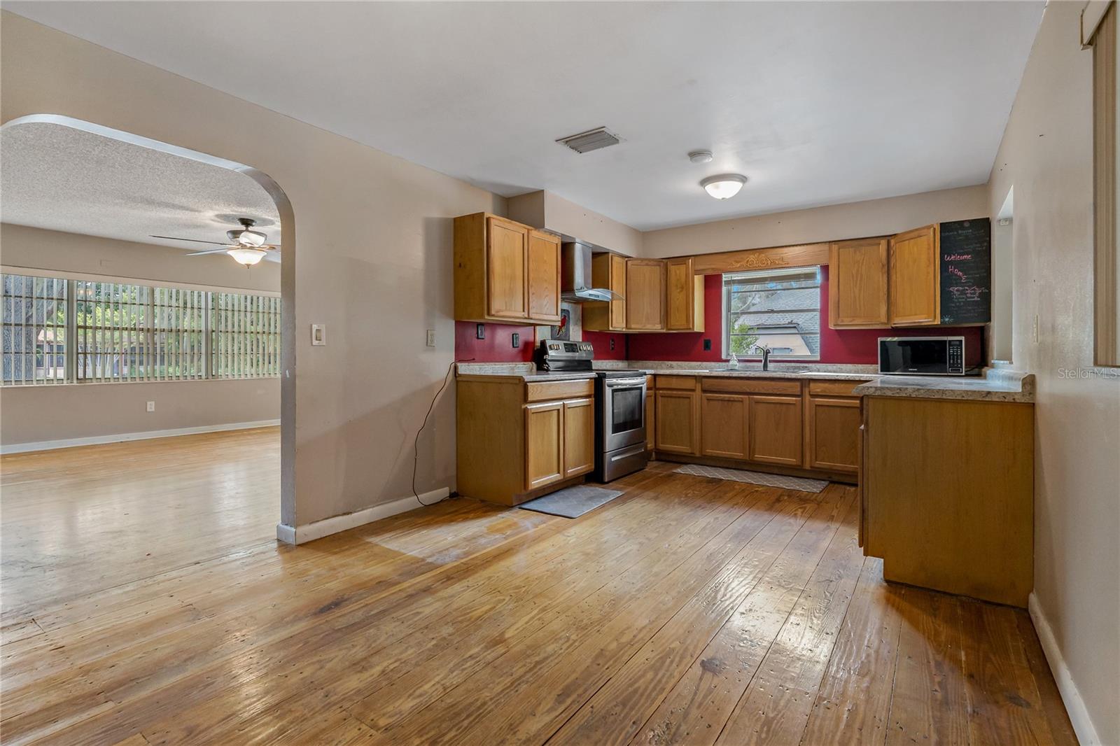 Image 6 of 45 For 208 Lake Dale Dr