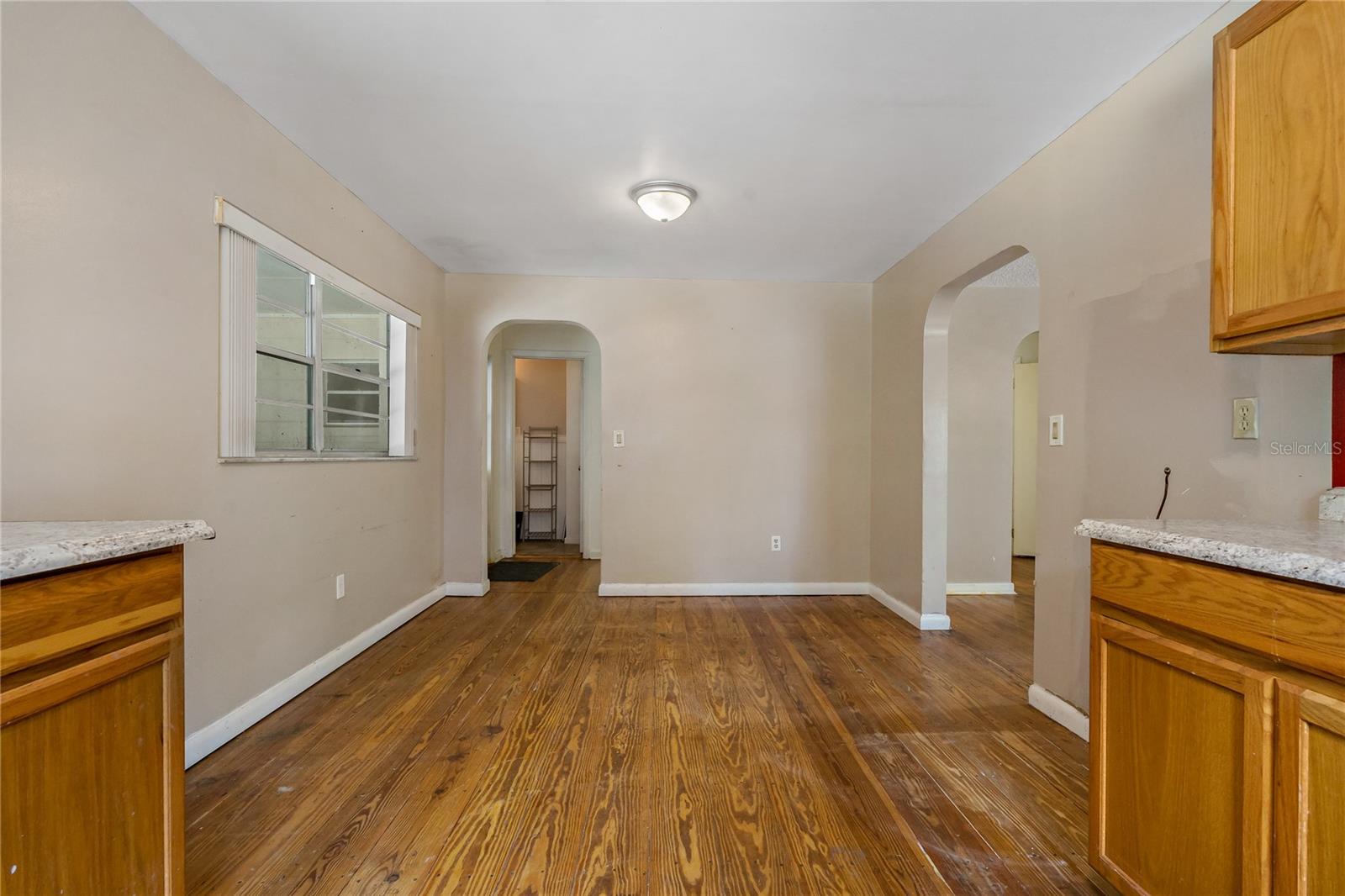 Image 7 of 45 For 208 Lake Dale Dr
