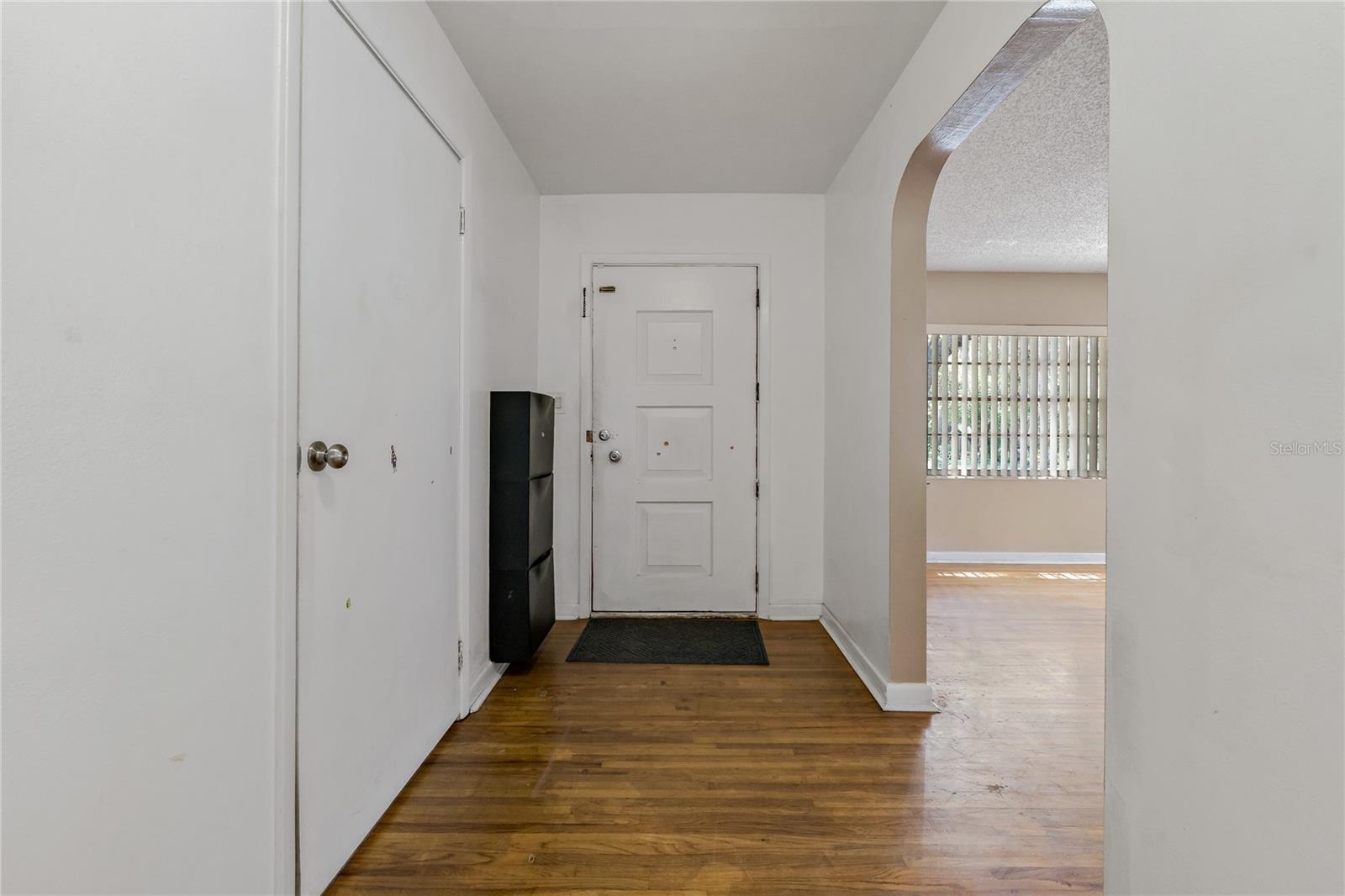 Image 8 of 45 For 208 Lake Dale Dr