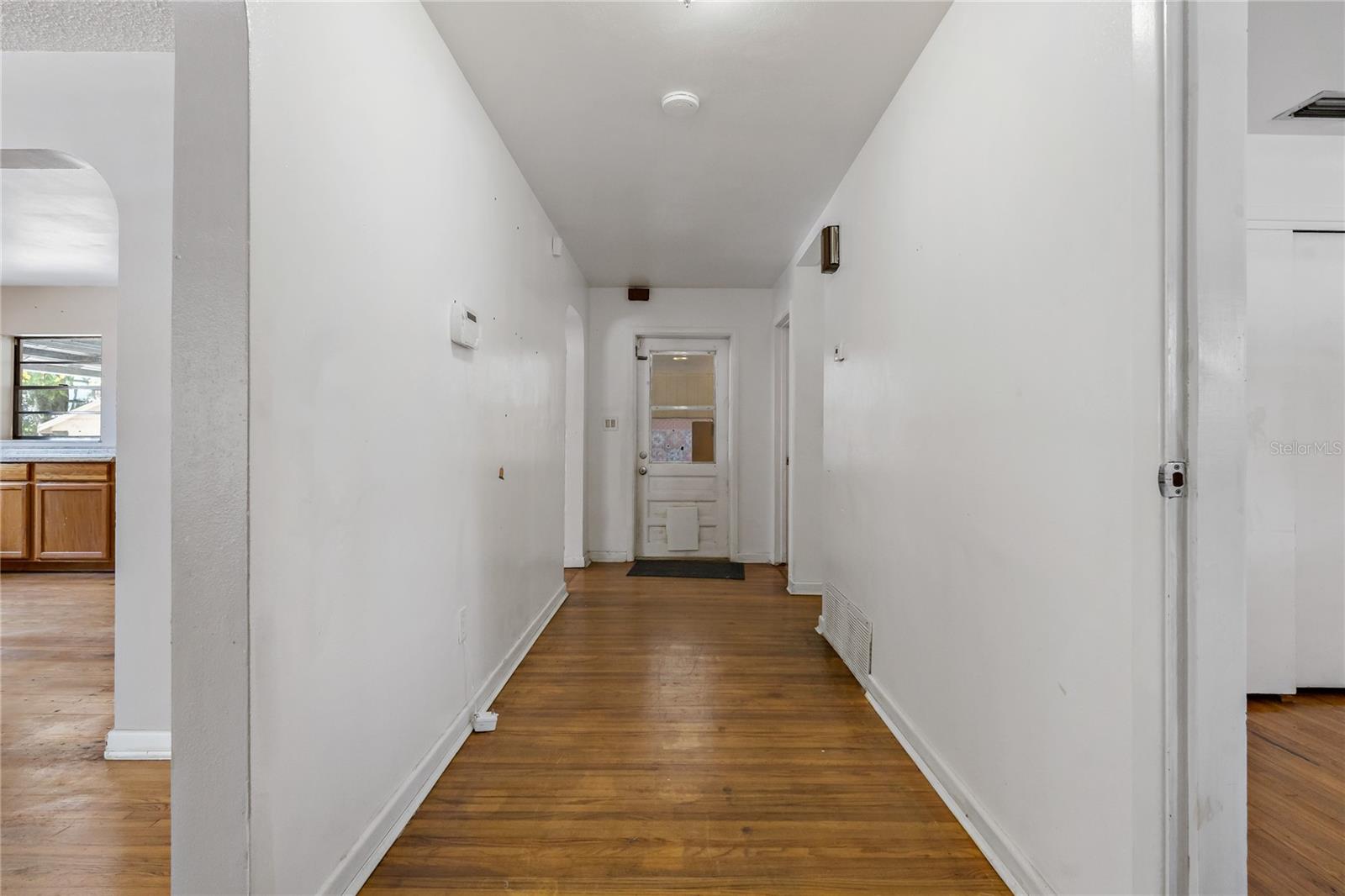 Image 9 of 45 For 208 Lake Dale Dr