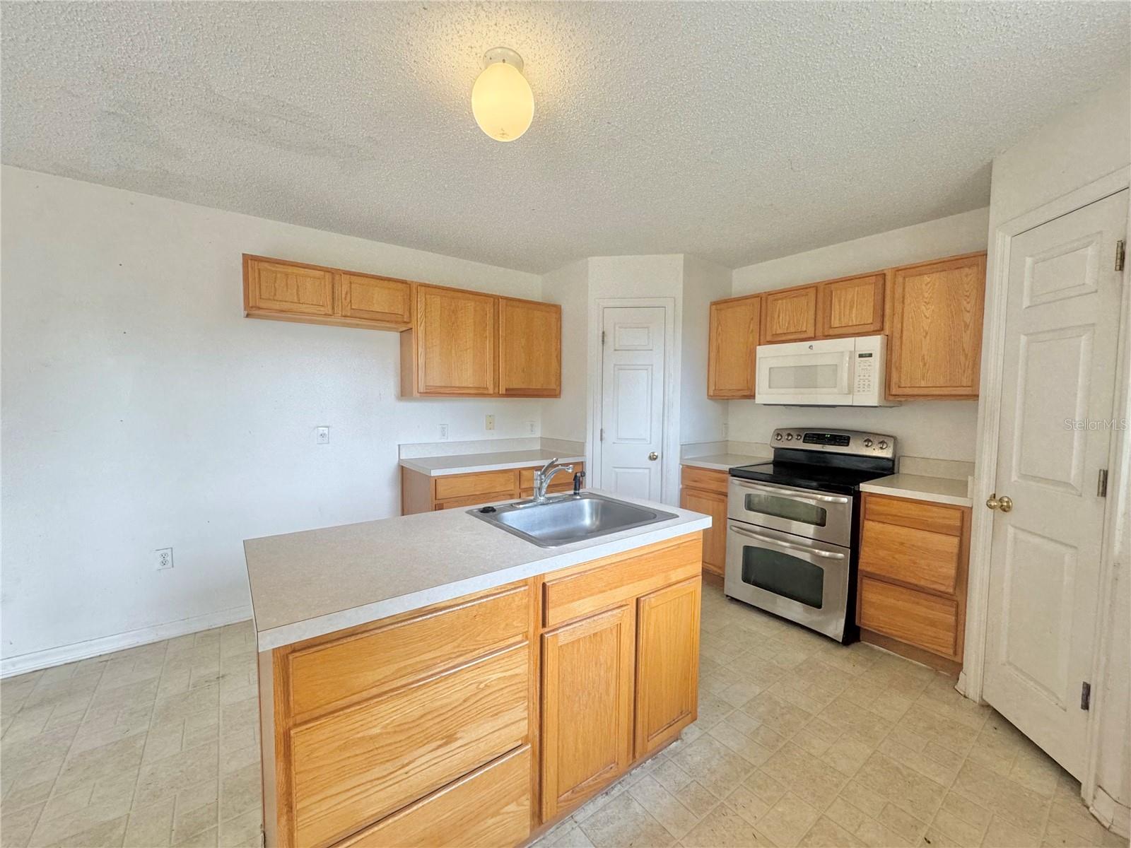 Image 13 of 47 For 1844 Emily Drive