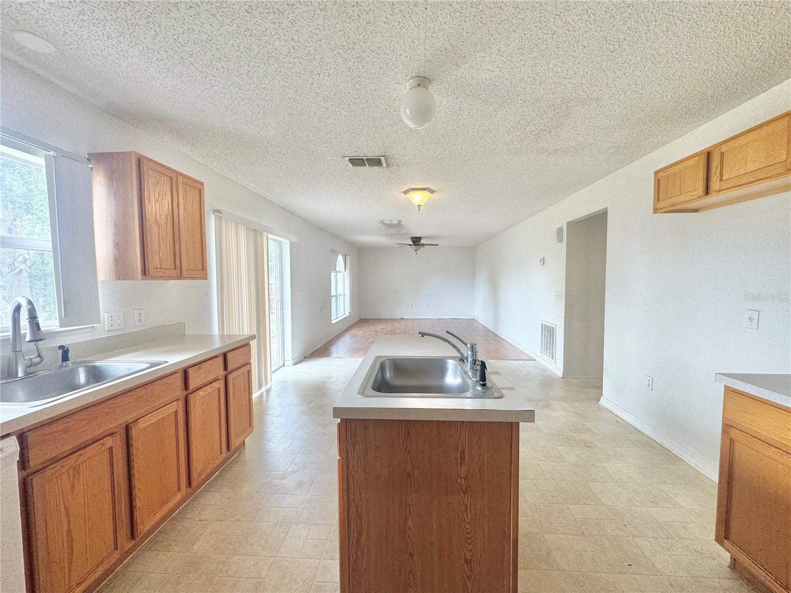 Image 15 of 47 For 1844 Emily Drive