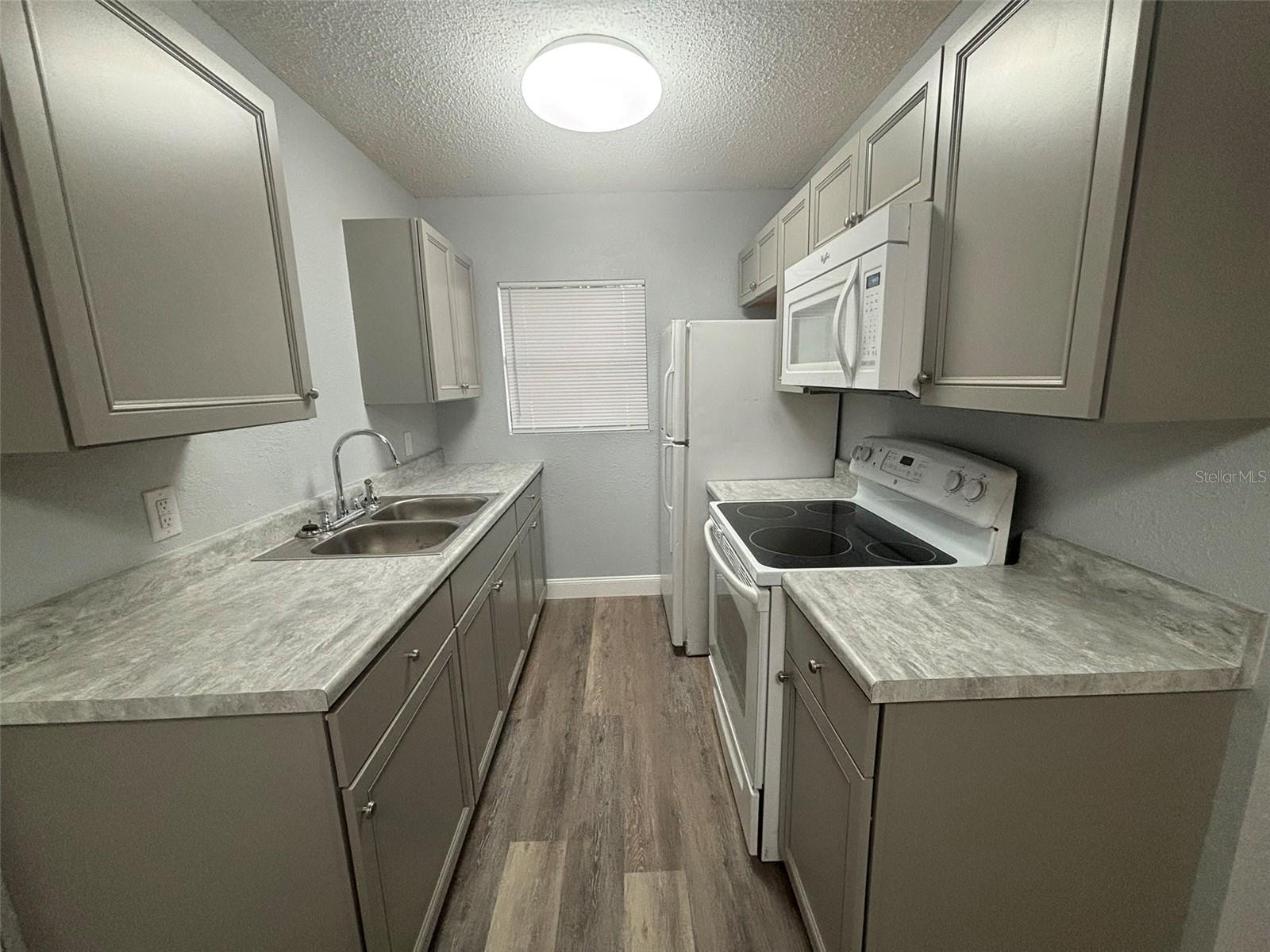 Image 2 of 10 For 650 Avenue C Sw A