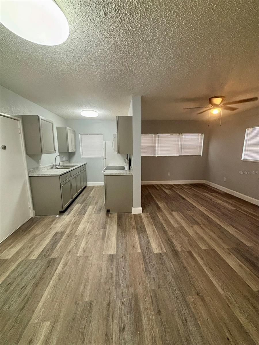 Image 4 of 10 For 650 Avenue C Sw A