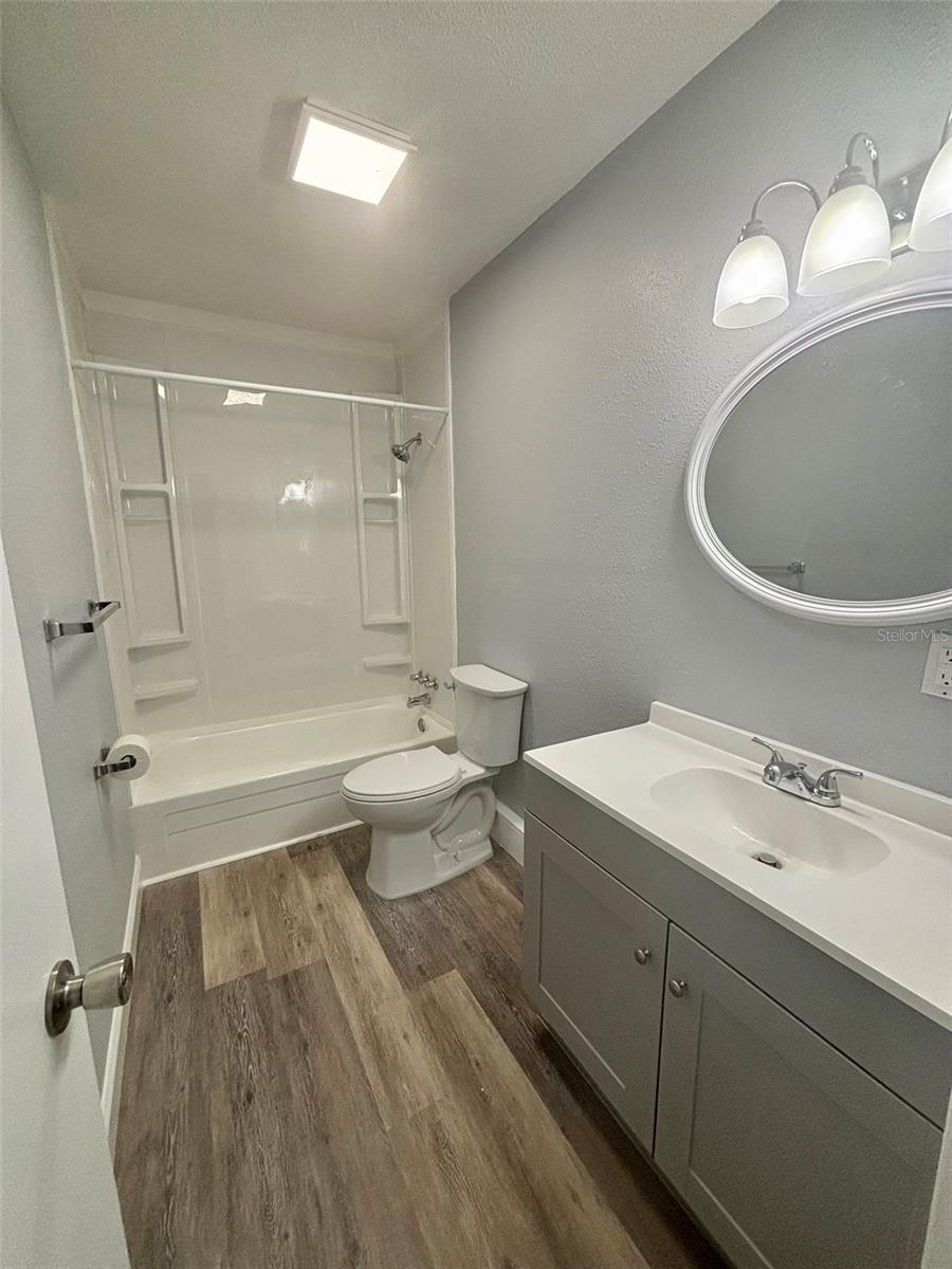 Image 5 of 10 For 650 Avenue C Sw A