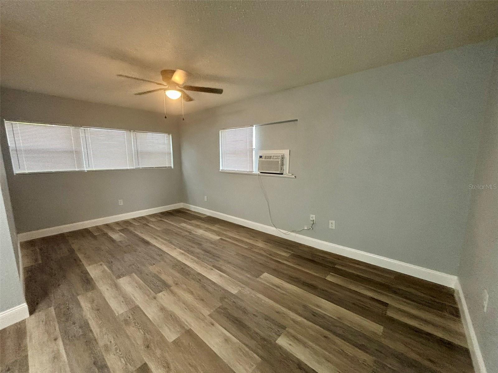 Image 6 of 10 For 650 Avenue C Sw A