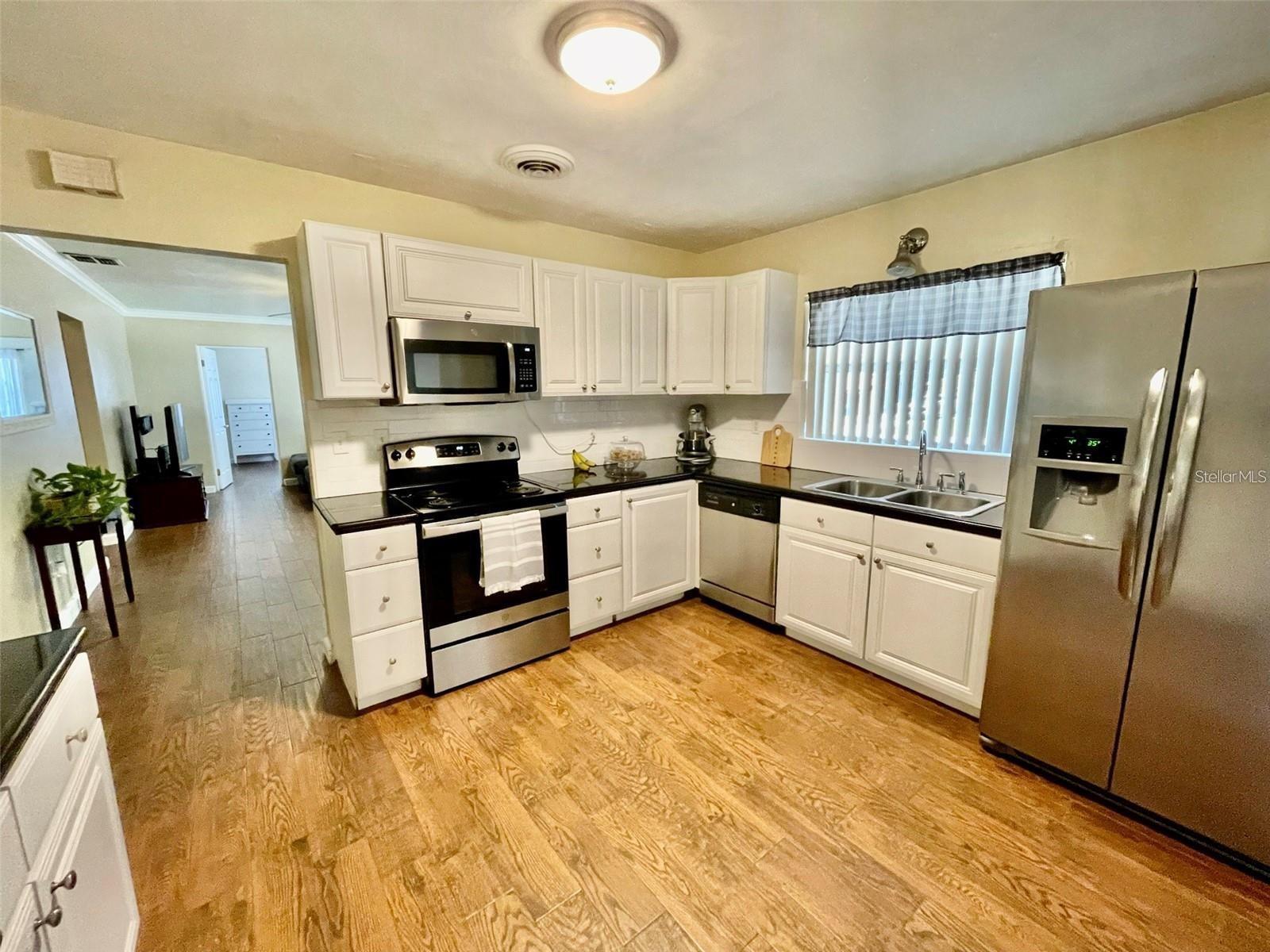 Image 3 of 11 For 550 Thelma Street