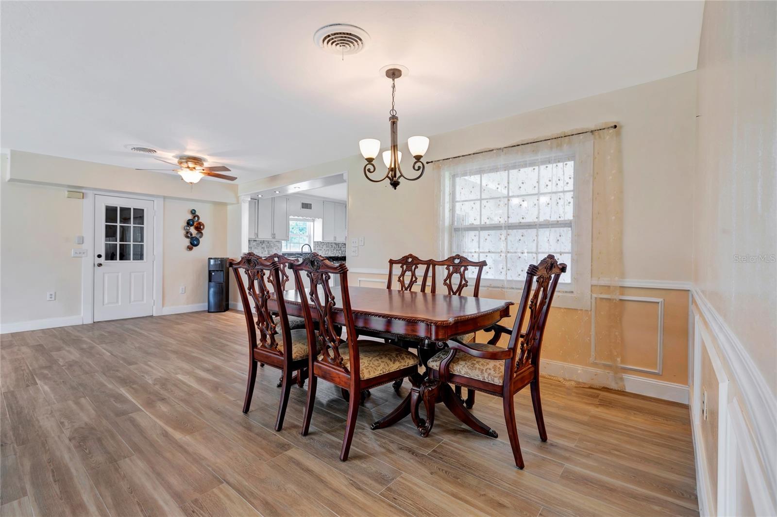 Image 11 of 38 For 3510 Lakeview Drive