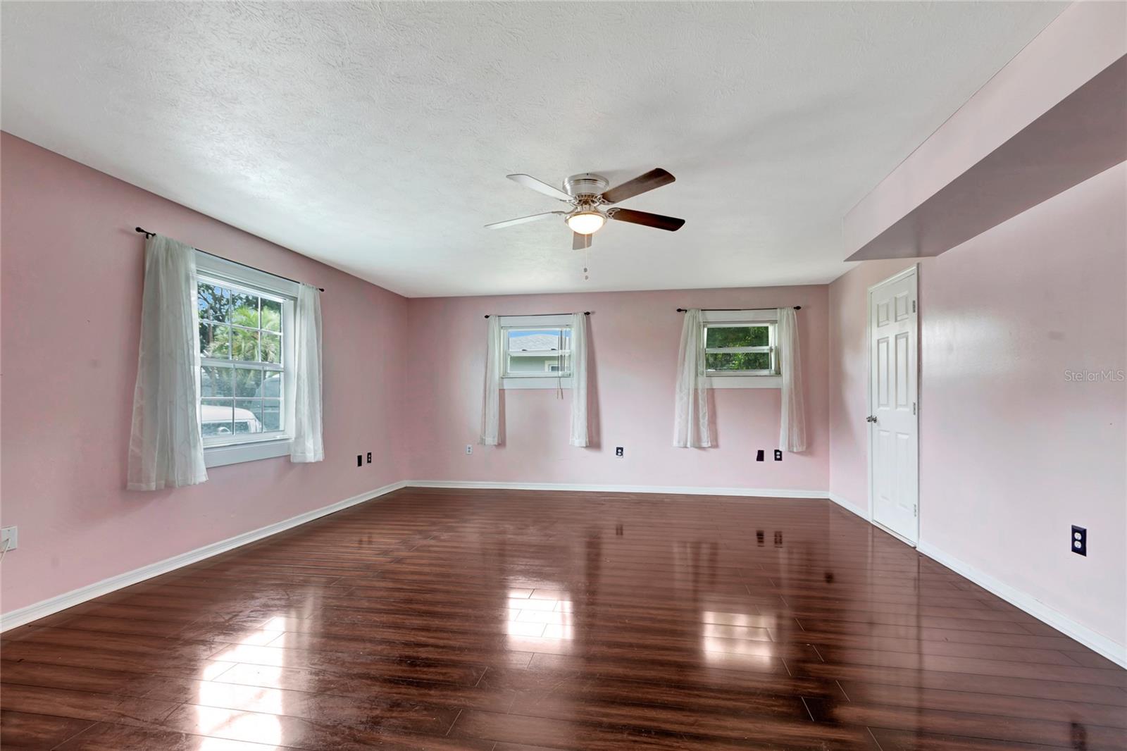 Image 13 of 38 For 3510 Lakeview Drive