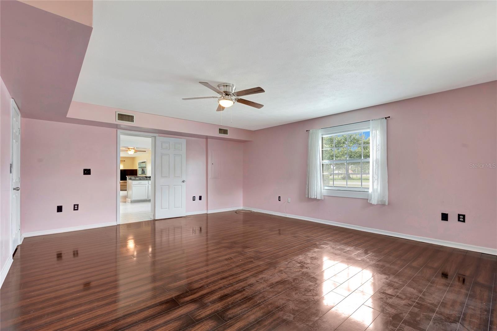 Image 14 of 38 For 3510 Lakeview Drive