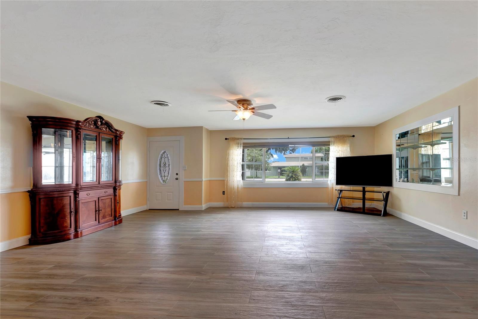 Image 5 of 38 For 3510 Lakeview Drive