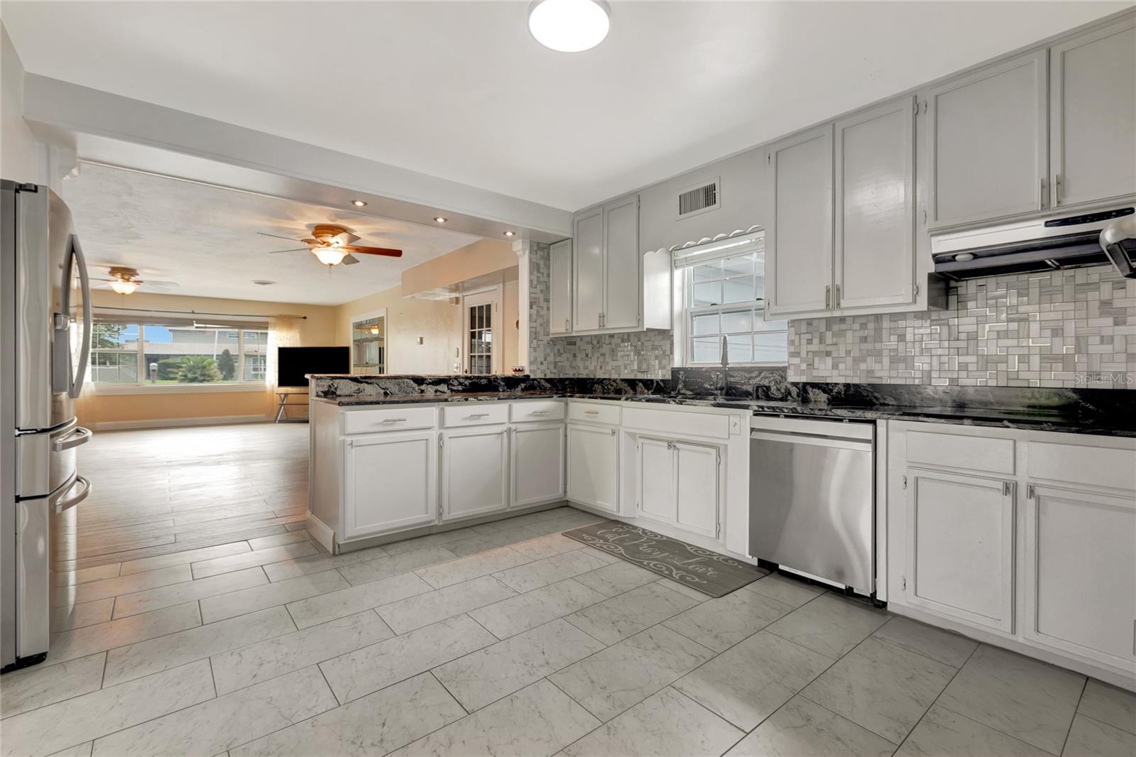 Image 6 of 38 For 3510 Lakeview Drive
