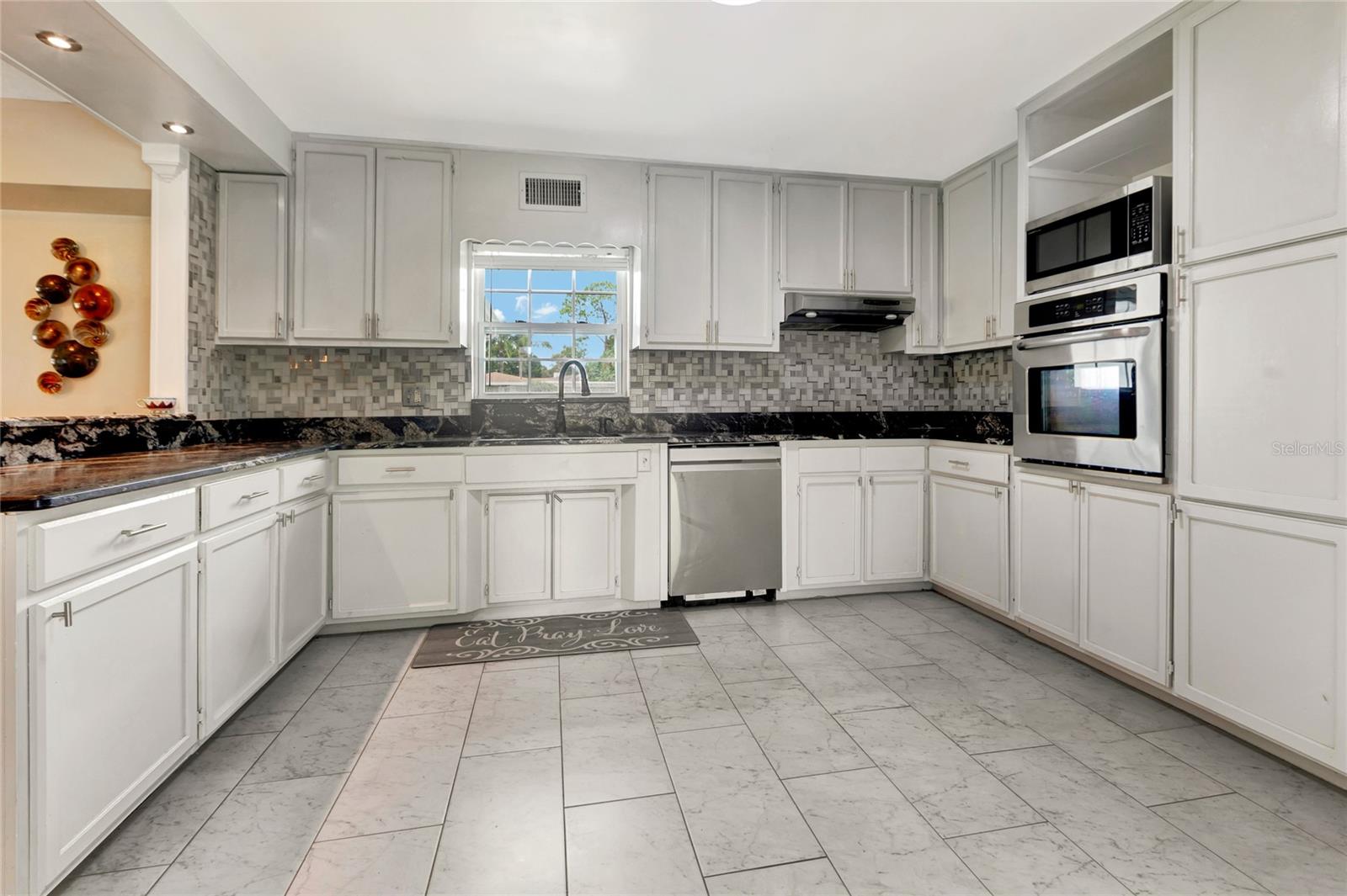 Image 7 of 38 For 3510 Lakeview Drive
