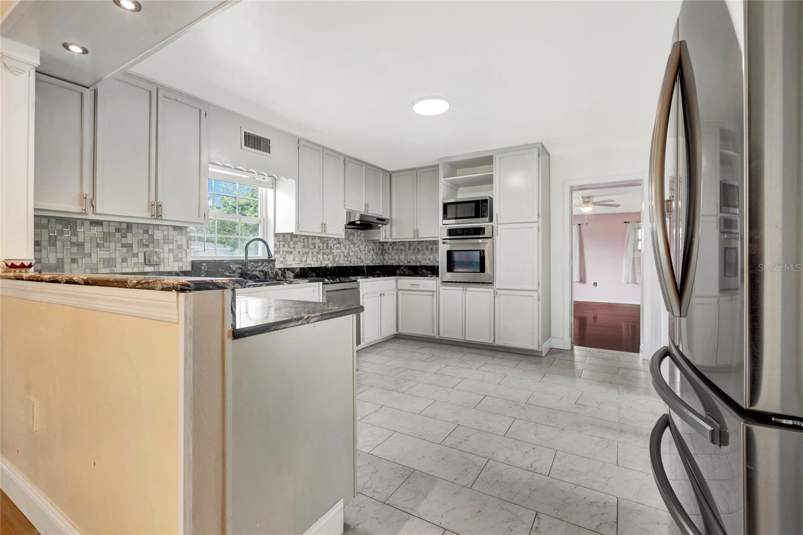 Image 8 of 38 For 3510 Lakeview Drive