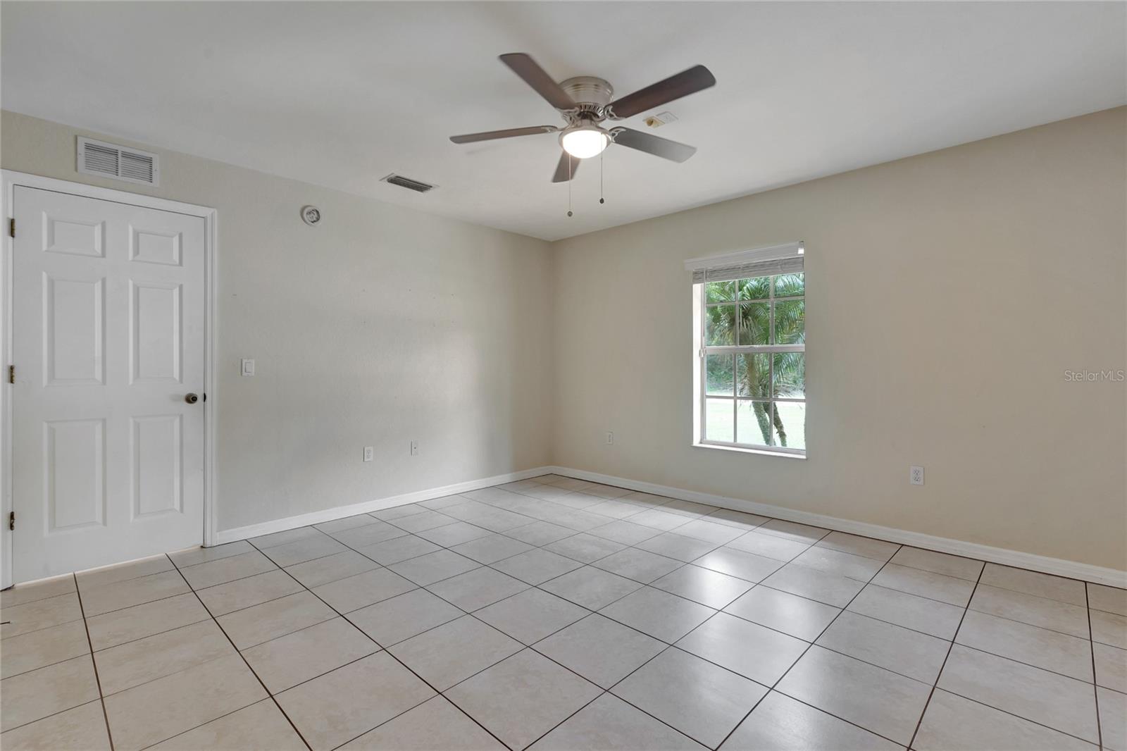 Image 10 of 39 For 2714 Valerie Boulevard