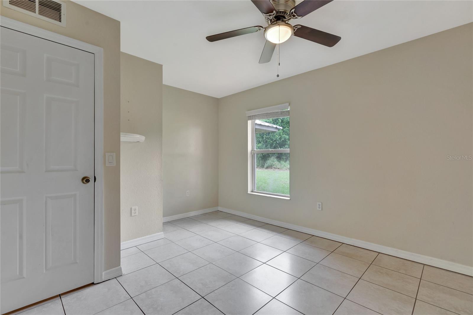 Image 21 of 39 For 2714 Valerie Boulevard