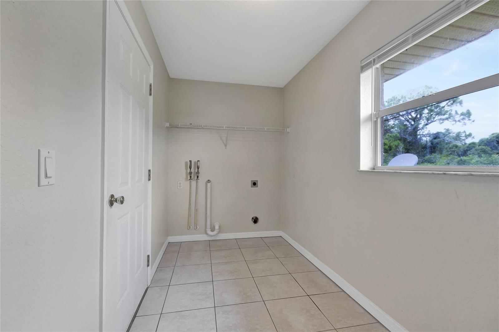 Image 23 of 39 For 2714 Valerie Boulevard