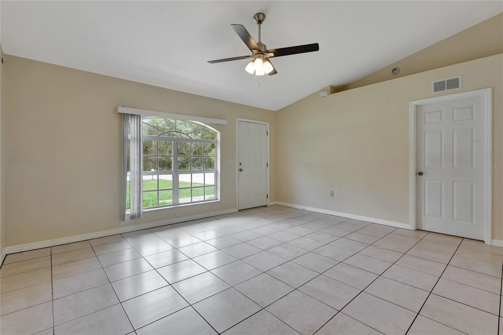 Image 4 of 39 For 2714 Valerie Boulevard