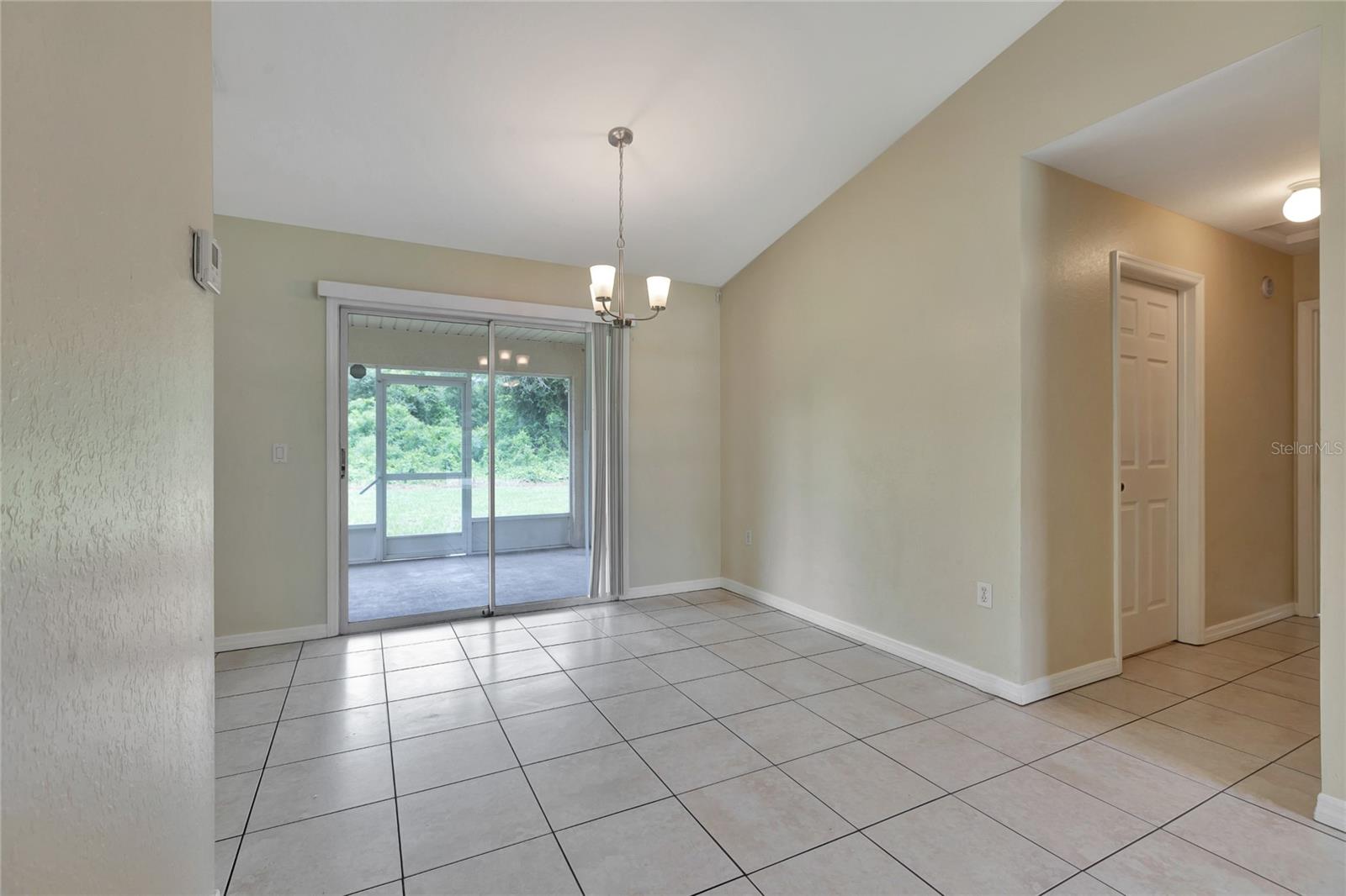 Image 5 of 39 For 2714 Valerie Boulevard
